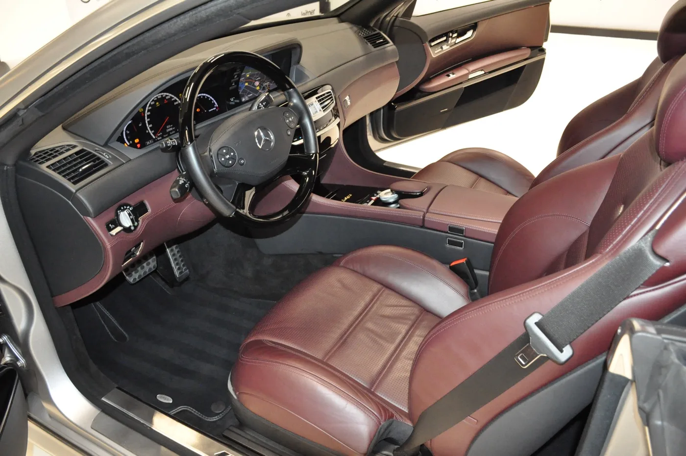 2011 Mercedes-AMG CL 63 designo offered by a collector car dealer in Alkmaar, Netherlands, photo 2 of 15