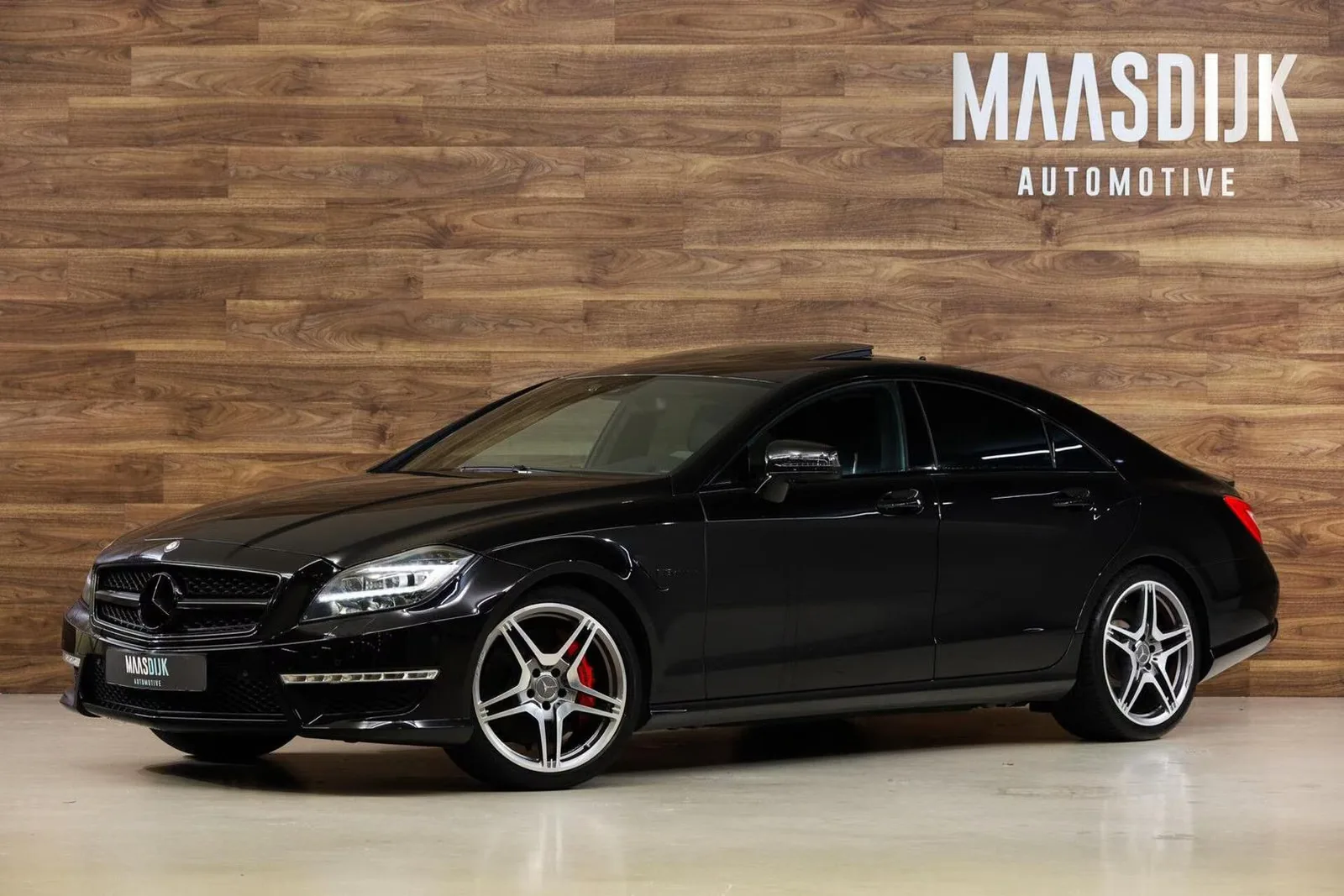 2011 Mercedes-AMG CLS 63 proposée par un concessionnaire spécialisé à Werkendam, Pays-Bas, photo principale