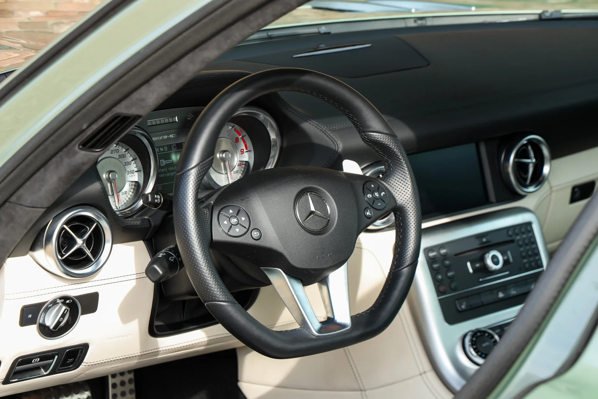 2011 Mercedes-AMG SLS, 3/30