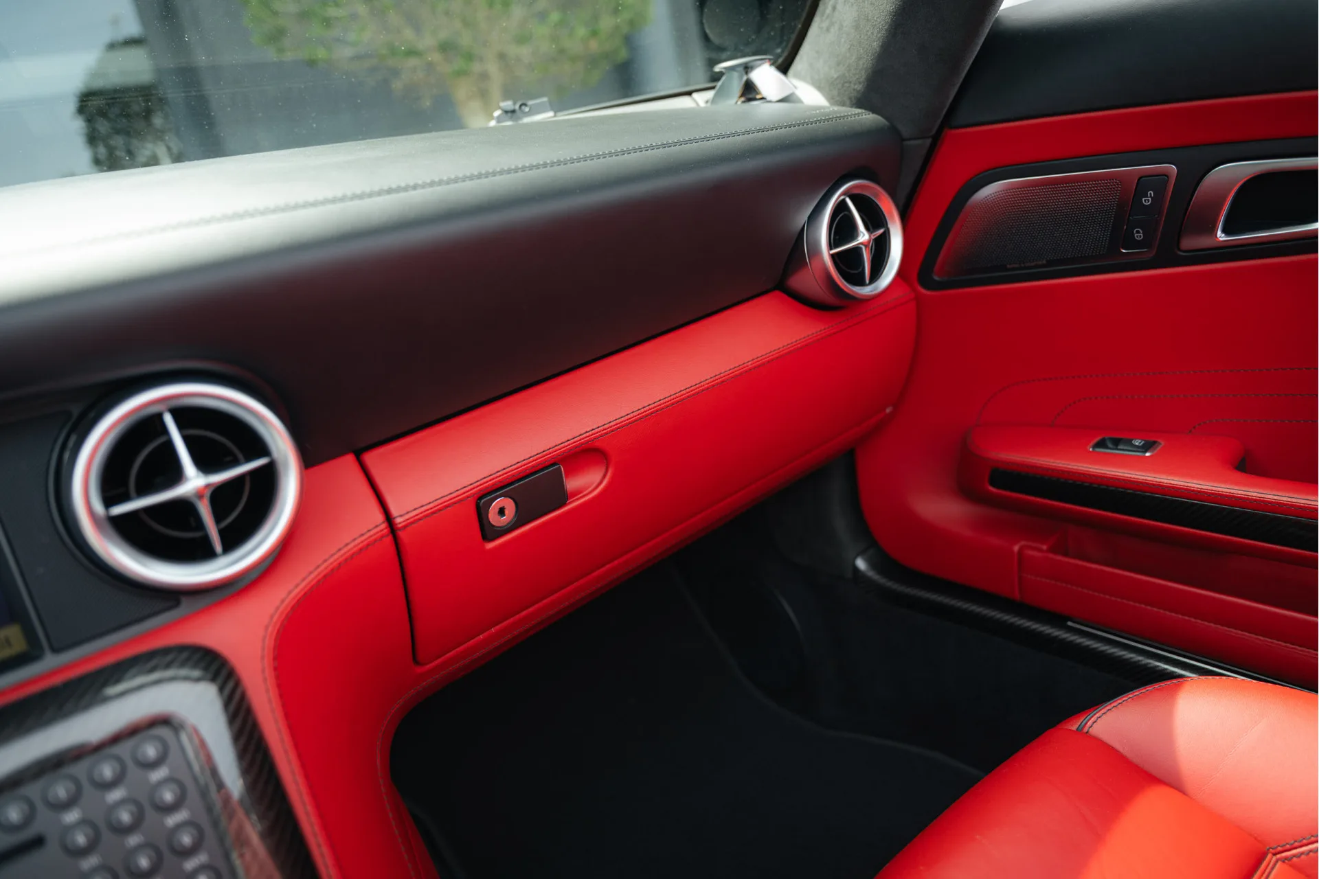 2011 Mercedes-AMG SLS Roadster, 14/30
