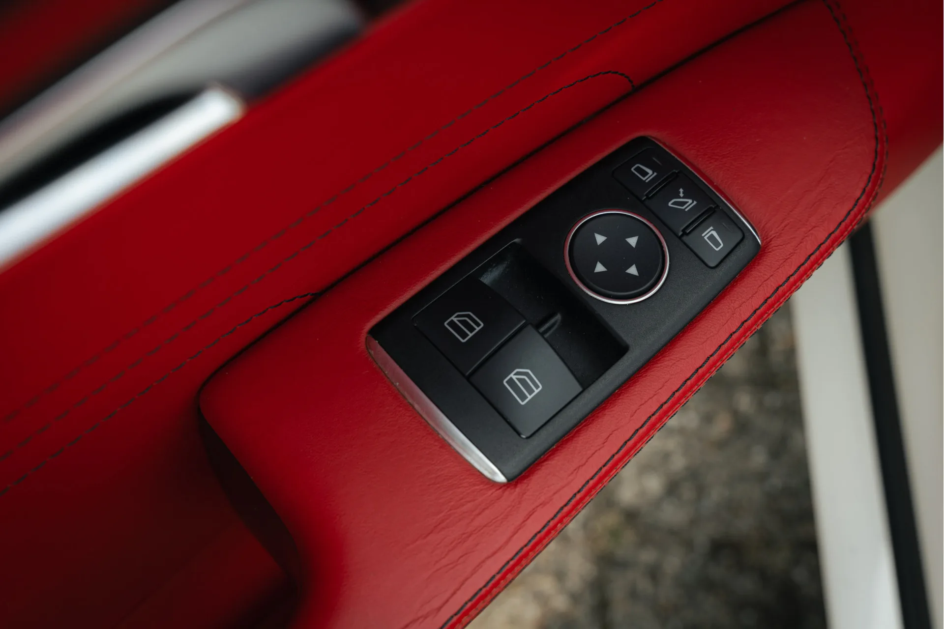 2011 Mercedes-AMG SLS Roadster, 16/30