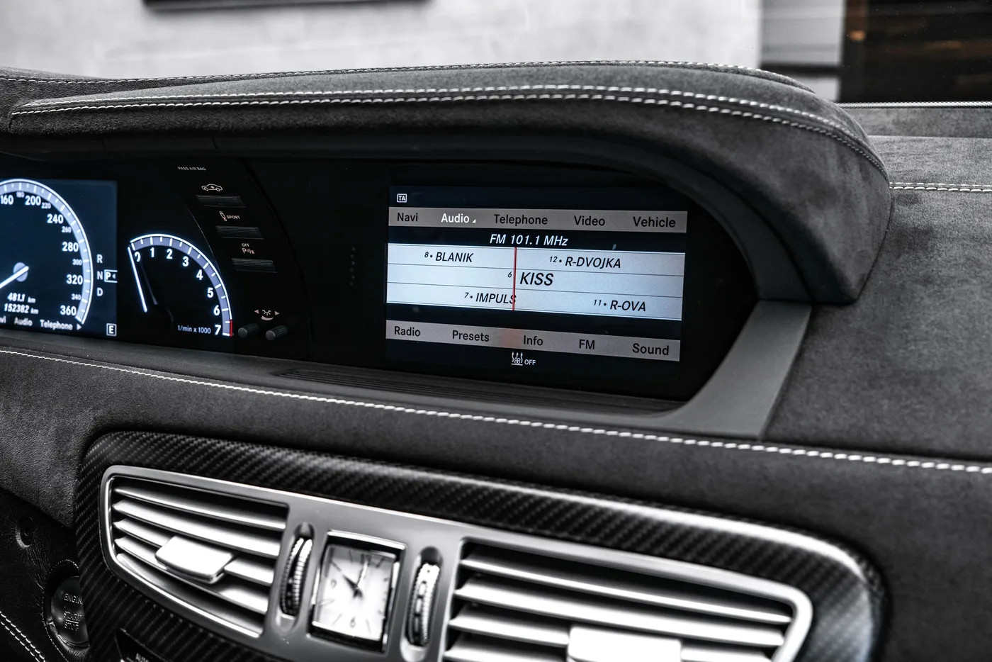 2011 Mercedes-Benz CL 500 4MATIC by Brabus offered by a specialist dealer in Ostrava, Czechia, photo 17 of 25