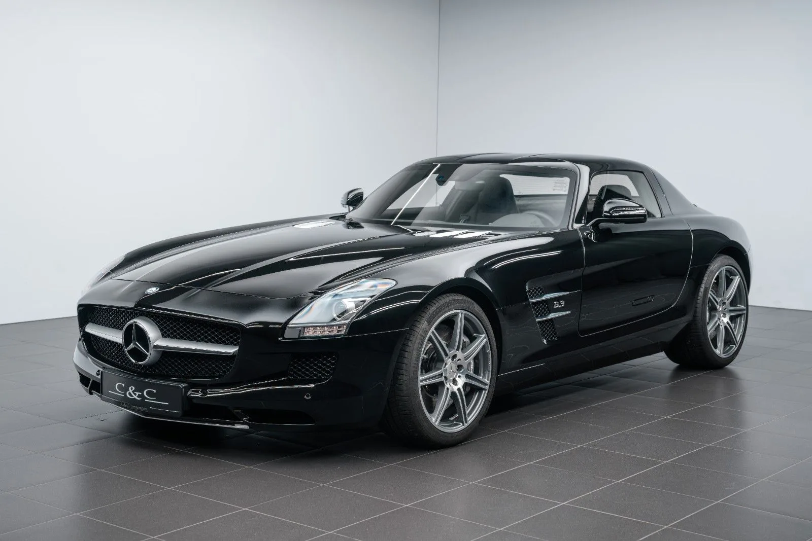 2011 Mercedes-Benz SLS AMG, 2/25
