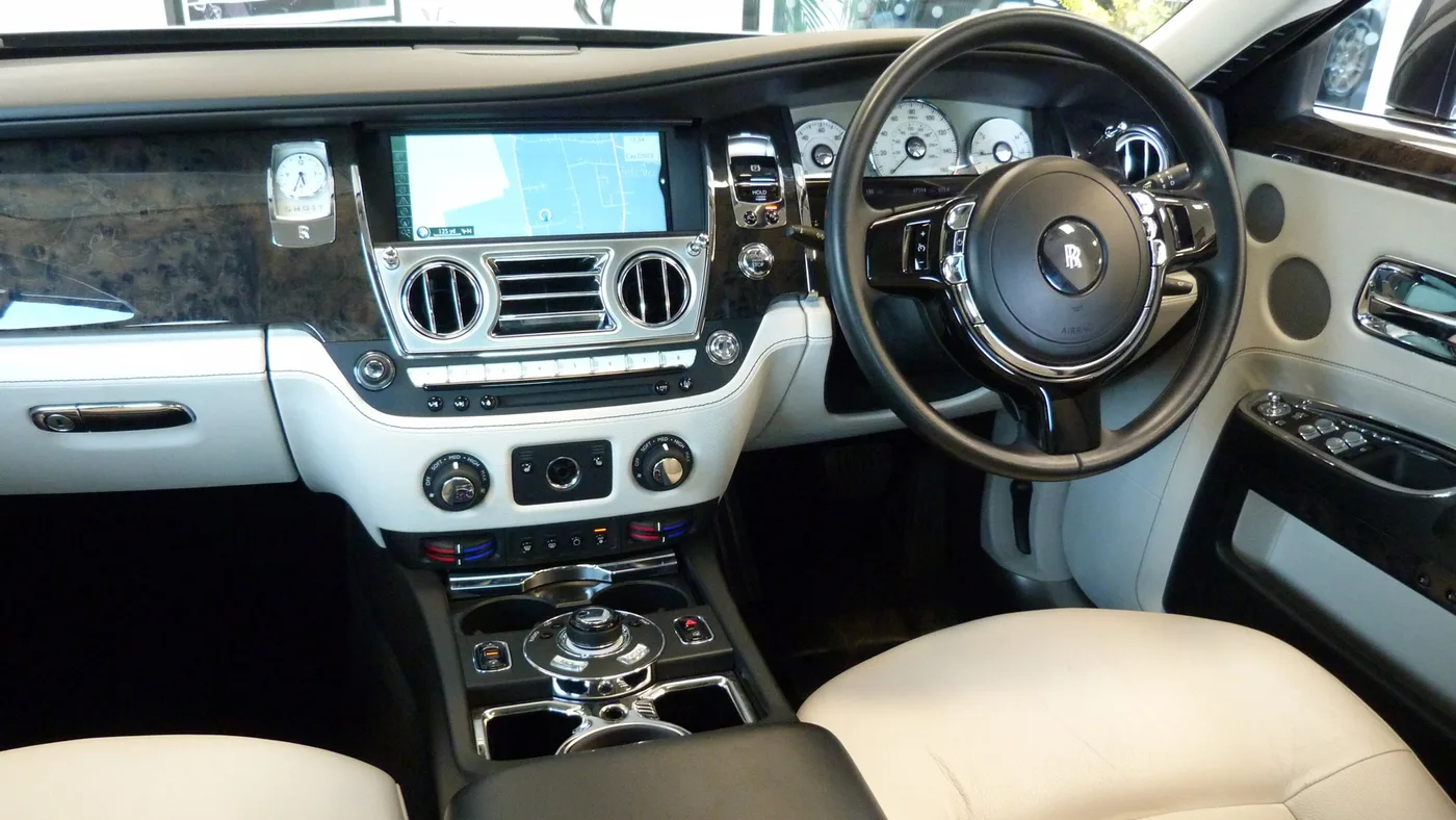 2011 Rolls-Royce Ghost proposée par un groupe de concessions agréées à Cheltenham, Royaume-Uni, photo 3 sur 25