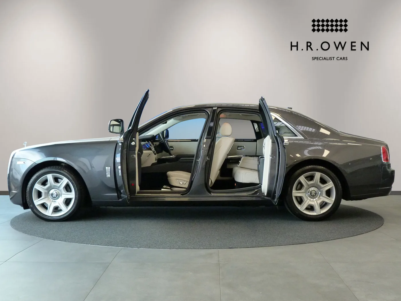 2011 Rolls-Royce Ghost proposée par un groupe de concessions agréées à Cheltenham, Royaume-Uni, photo 8 sur 25