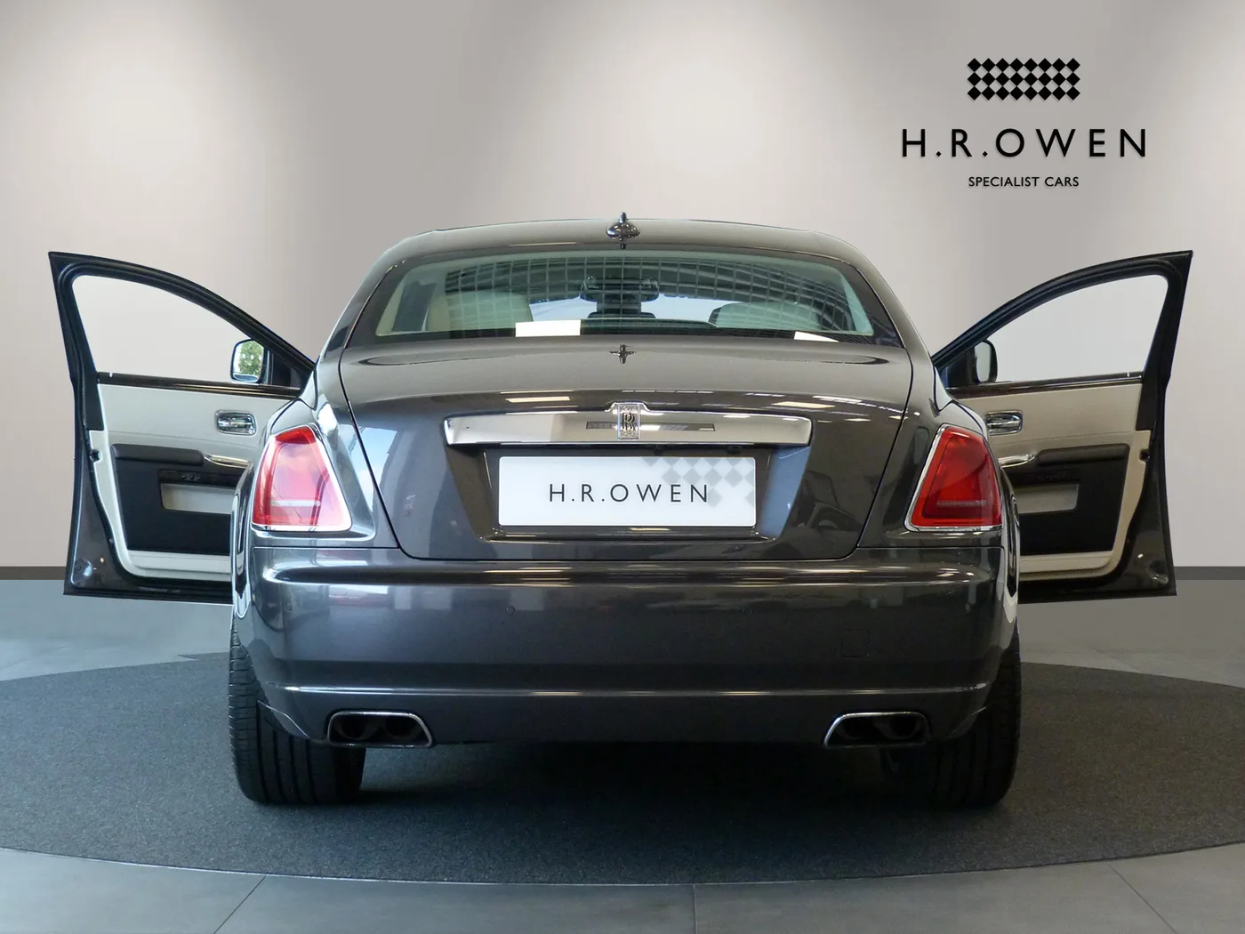 2011 Rolls-Royce Ghost proposée par un groupe de concessions agréées à Cheltenham, Royaume-Uni, photo 12 sur 25