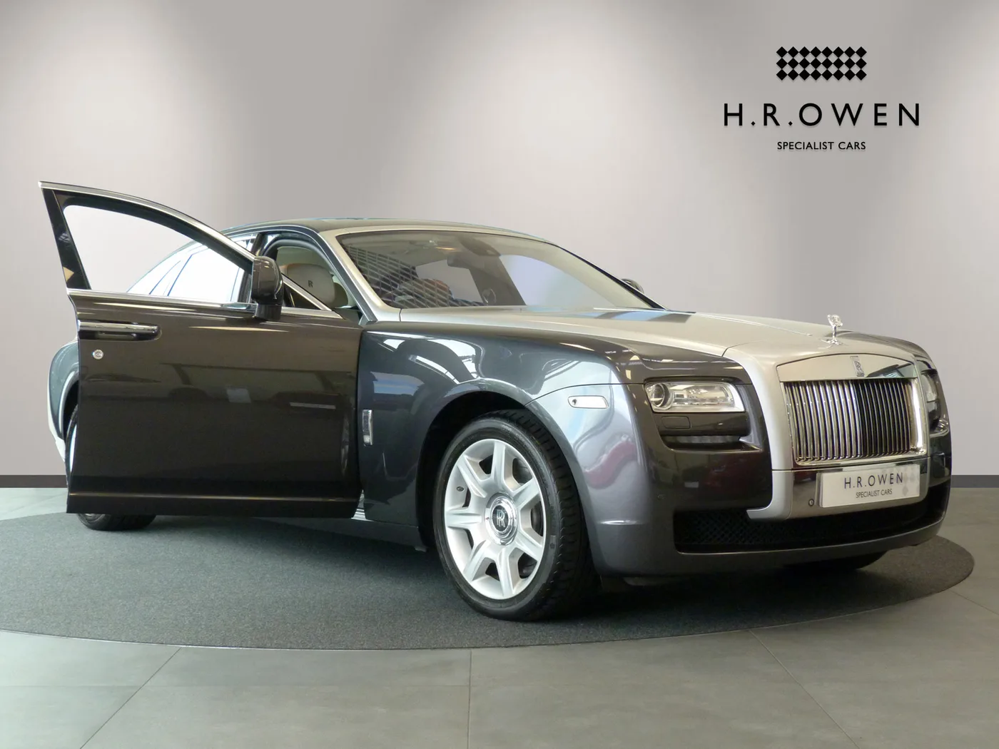2011 Rolls-Royce Ghost proposée par un groupe de concessions agréées à Cheltenham, Royaume-Uni, photo 13 sur 25