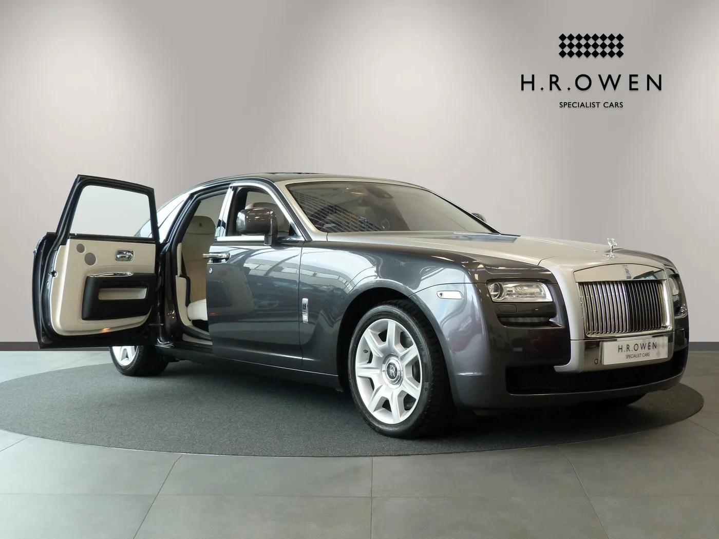 2011 Rolls-Royce Ghost proposée par un groupe de concessions agréées à Cheltenham, Royaume-Uni, photo 14 sur 25