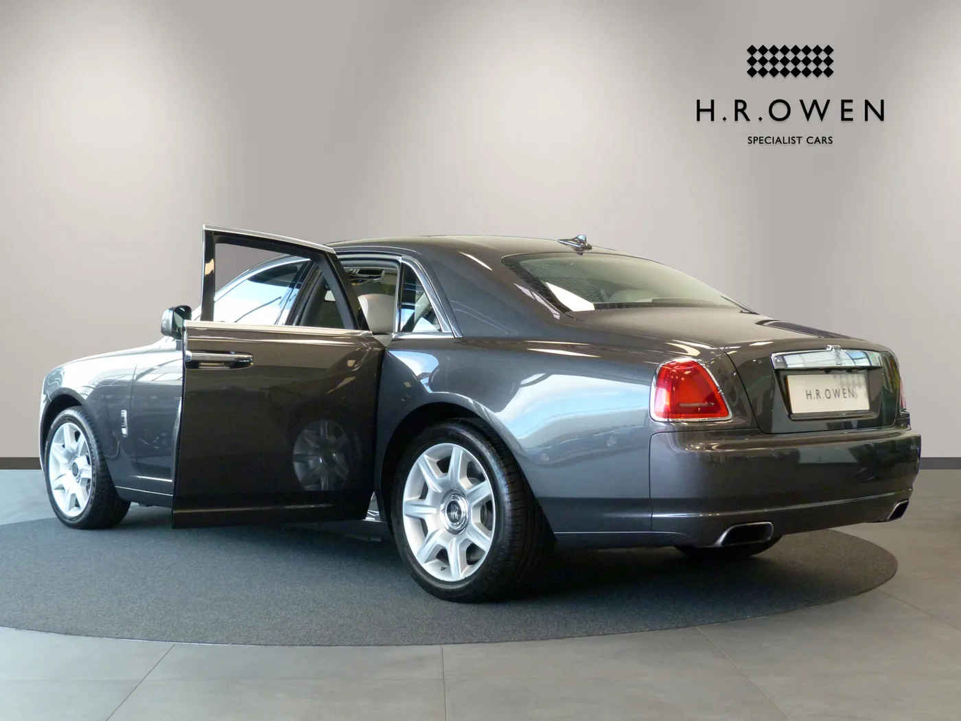 2011 Rolls-Royce Ghost proposée par un groupe de concessions agréées à Cheltenham, Royaume-Uni, photo 15 sur 25