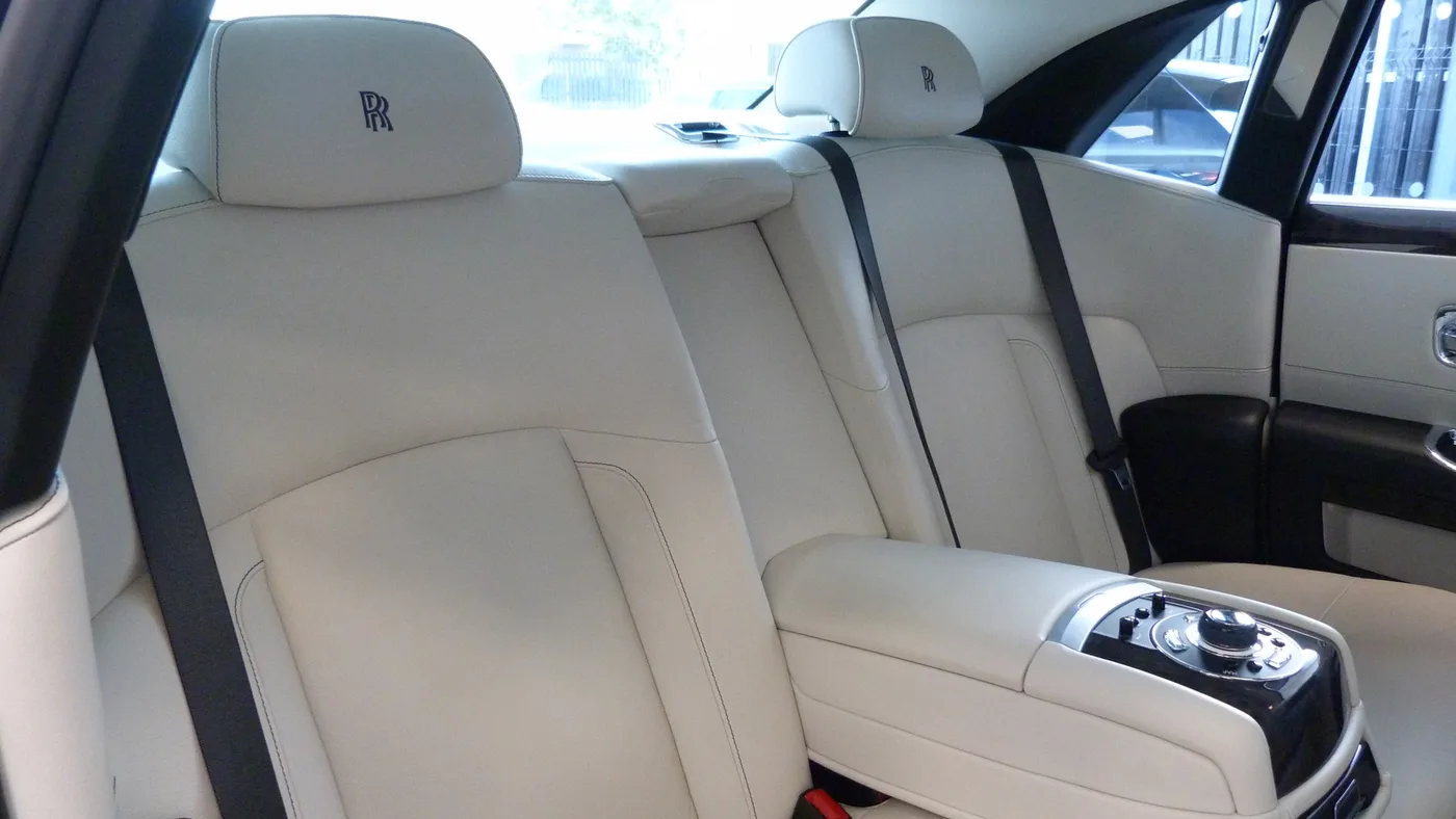 2011 Rolls-Royce Ghost proposée par un groupe de concessions agréées à Cheltenham, Royaume-Uni, photo 19 sur 25