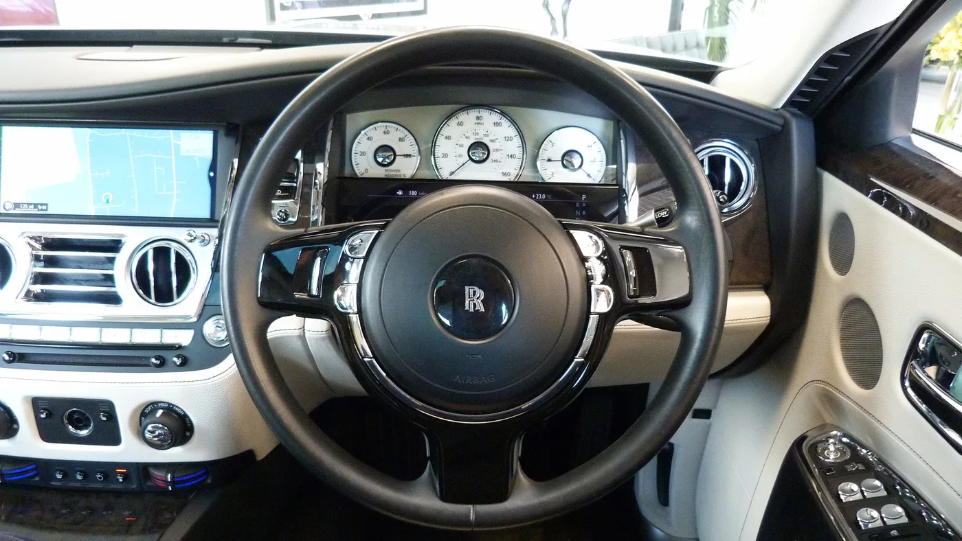 2011 Rolls-Royce Ghost proposée par un groupe de concessions agréées à Cheltenham, Royaume-Uni, photo 22 sur 25