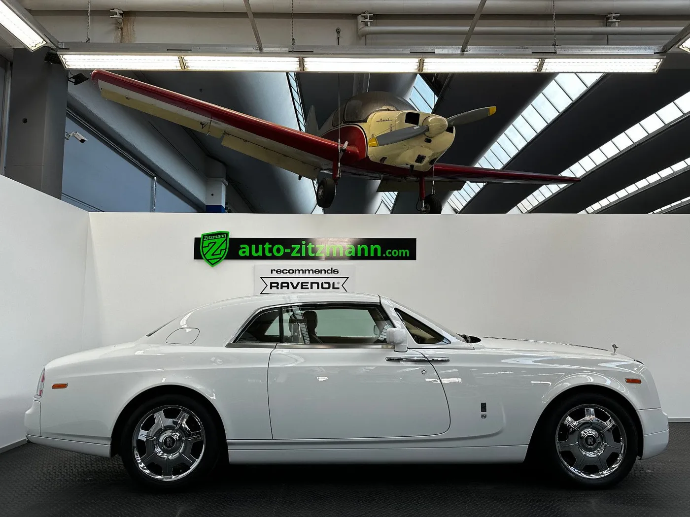 2011 Rolls-Royce Phantom Coupé offered by a specialist dealer in Nuremberg, Germany, photo 2 of 15