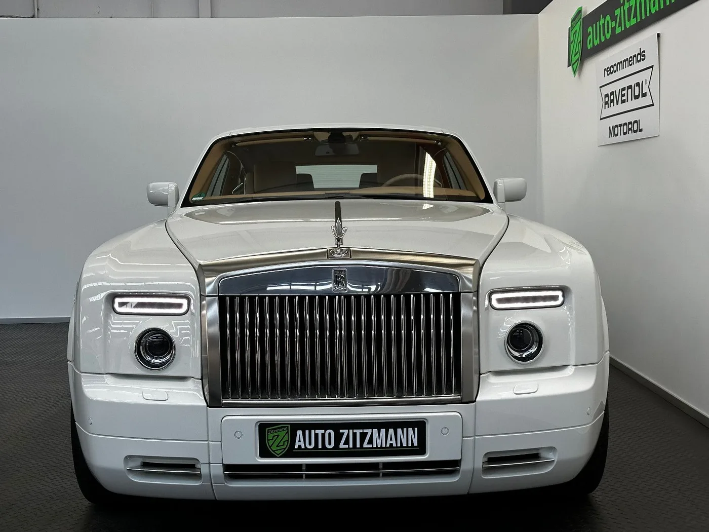 2011 Rolls-Royce Phantom Coupé offered by a specialist dealer in Nuremberg, Germany, photo 4 of 15