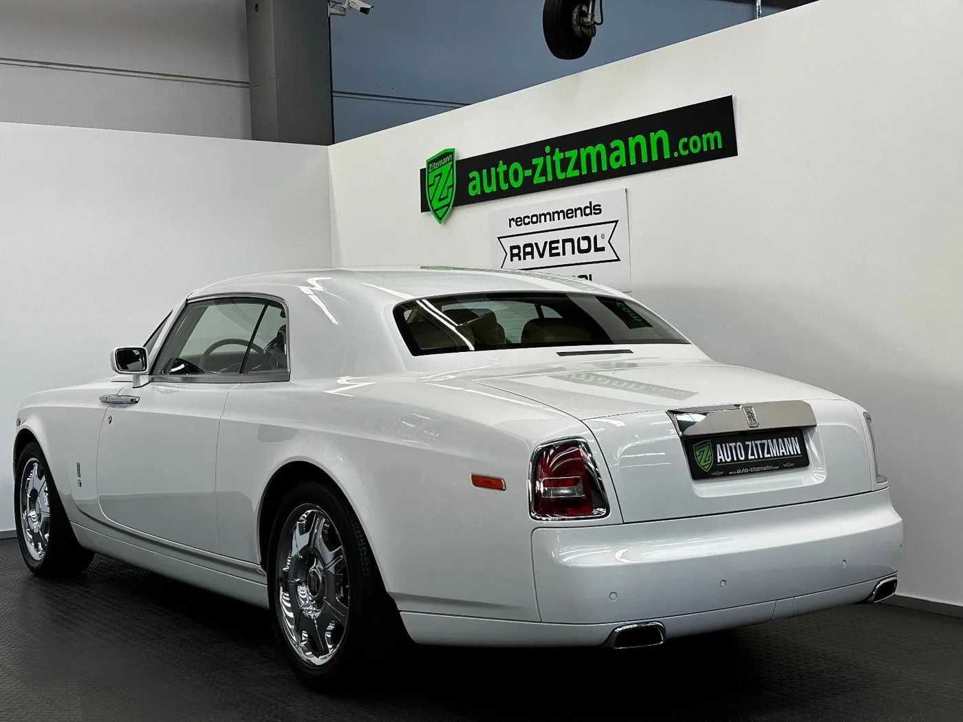 2011 Rolls-Royce Phantom Coupé offered by a specialist dealer in Nuremberg, Germany, photo 5 of 15