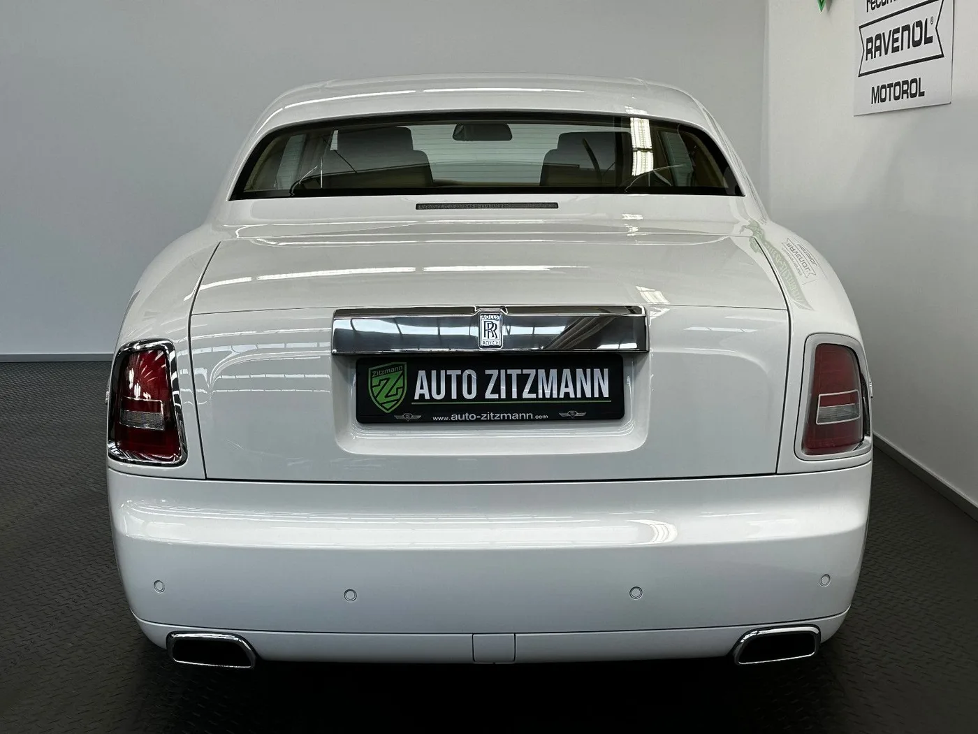 2011 Rolls-Royce Phantom Coupé offered by a specialist dealer in Nuremberg, Germany, photo 7 of 15