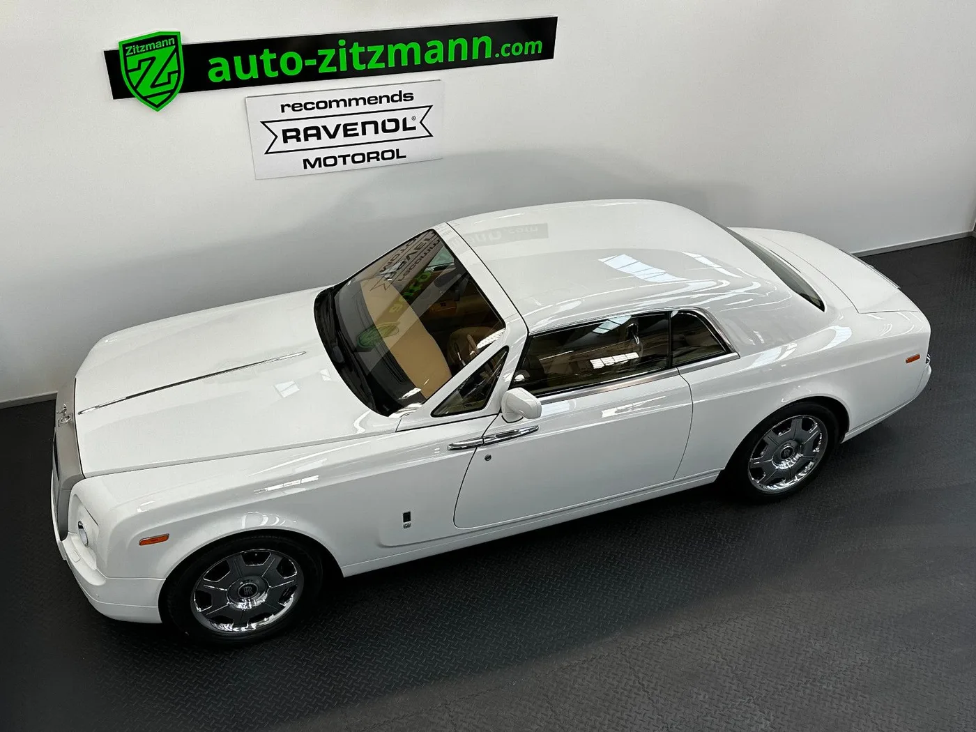 2011 Rolls-Royce Phantom Coupé offered by a specialist dealer in Nuremberg, Germany, photo 9 of 15