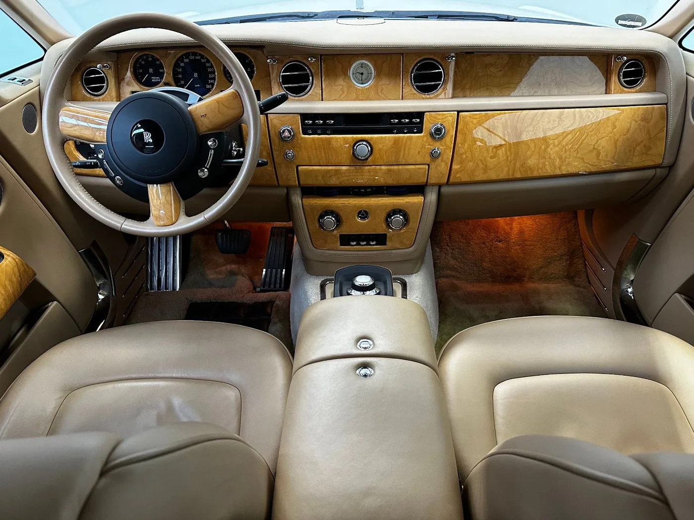 2011 Rolls-Royce Phantom Coupé offered by a specialist dealer in Nuremberg, Germany, photo 11 of 15