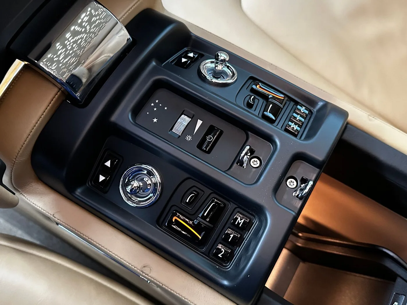 2011 Rolls-Royce Phantom Coupé offered by a specialist dealer in Nuremberg, Germany, photo 12 of 15