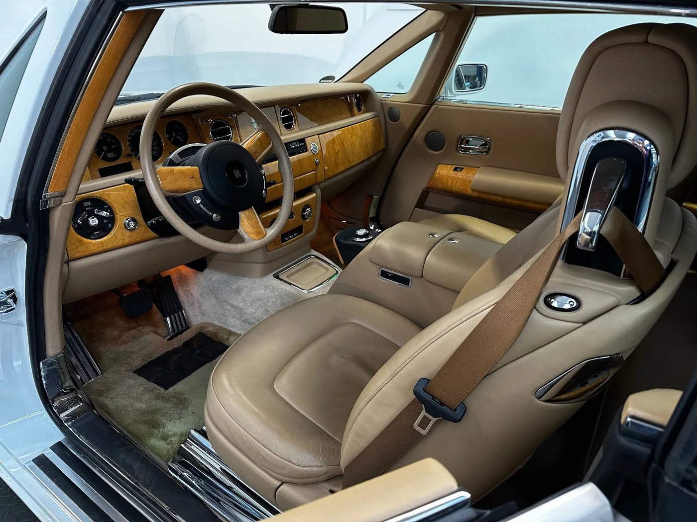 2011 Rolls-Royce Phantom Coupé offered by a specialist dealer in Nuremberg, Germany, photo 14 of 15