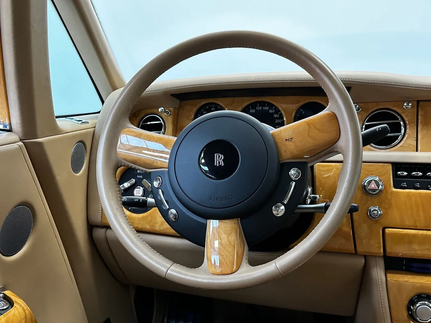 2011 Rolls-Royce Phantom Coupé offered by a specialist dealer in Nuremberg, Germany, photo 15 of 15