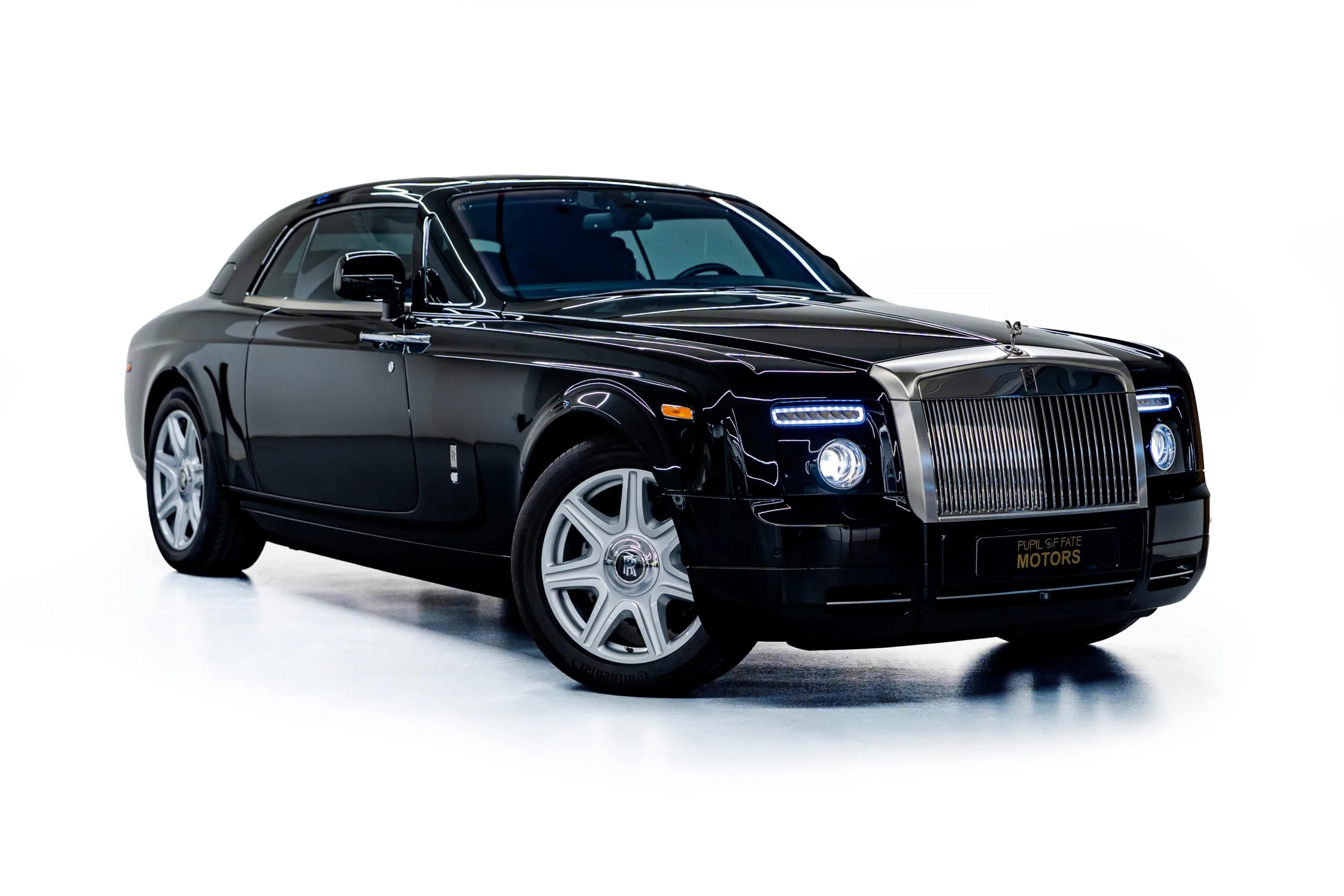 2011 Rolls-Royce Phantom Coupé proposée par un concessionnaire spécialisé à Dubaï, Émirats arabes unis, photo principale