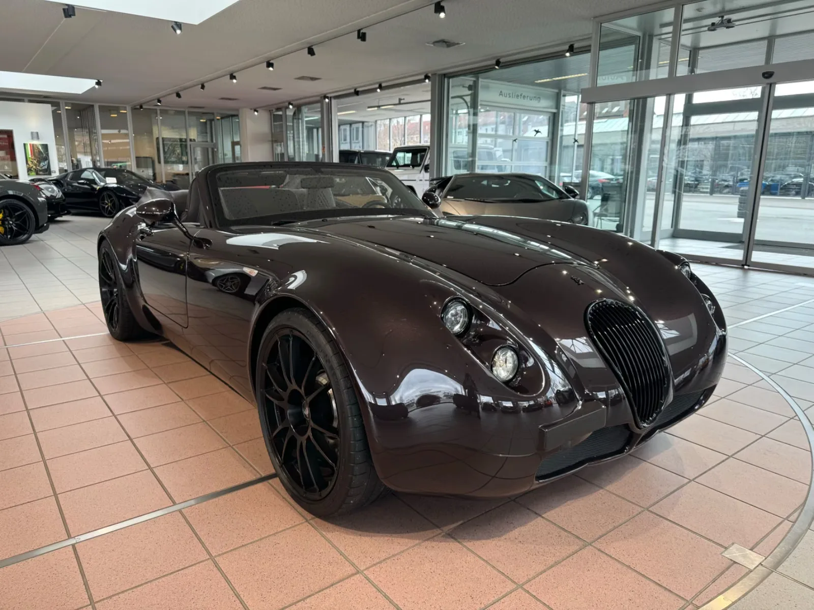 2011 Wiesmann MF4 Roadster proposée par un concessionnaire spécialisé à Hannover, Allemagne, photo principale