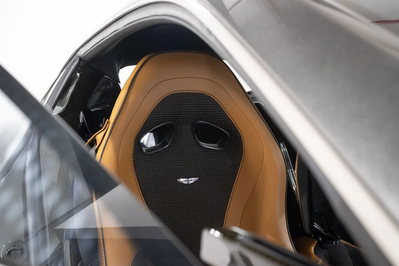 2012 Aston Martin One-77 offered by a supercar dealer in Zibido San Giacomo, Italy, photo 8 of 22