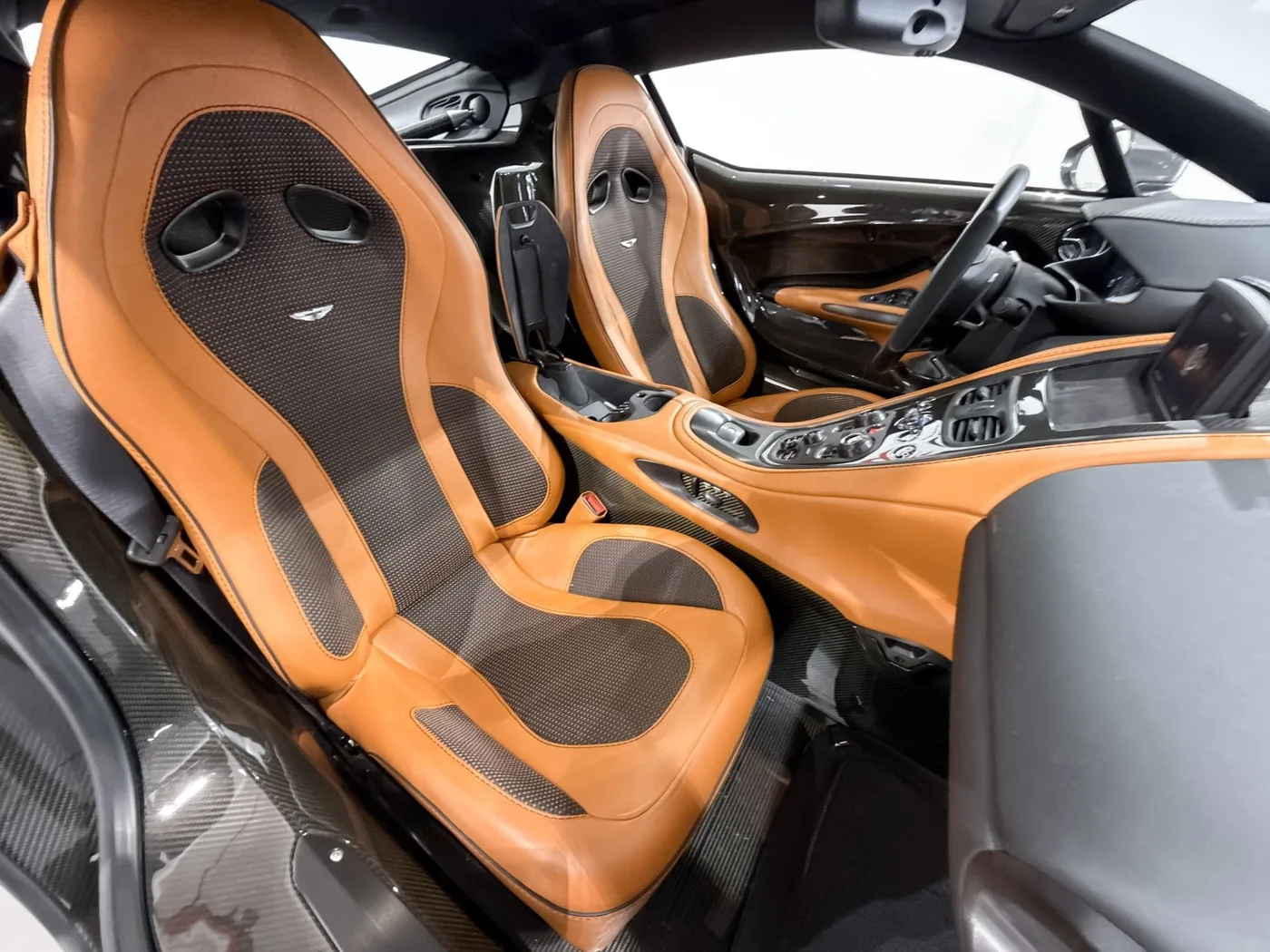 2012 Aston Martin One-77 offered by a supercar dealer in Zibido San Giacomo, Italy, photo 13 of 22