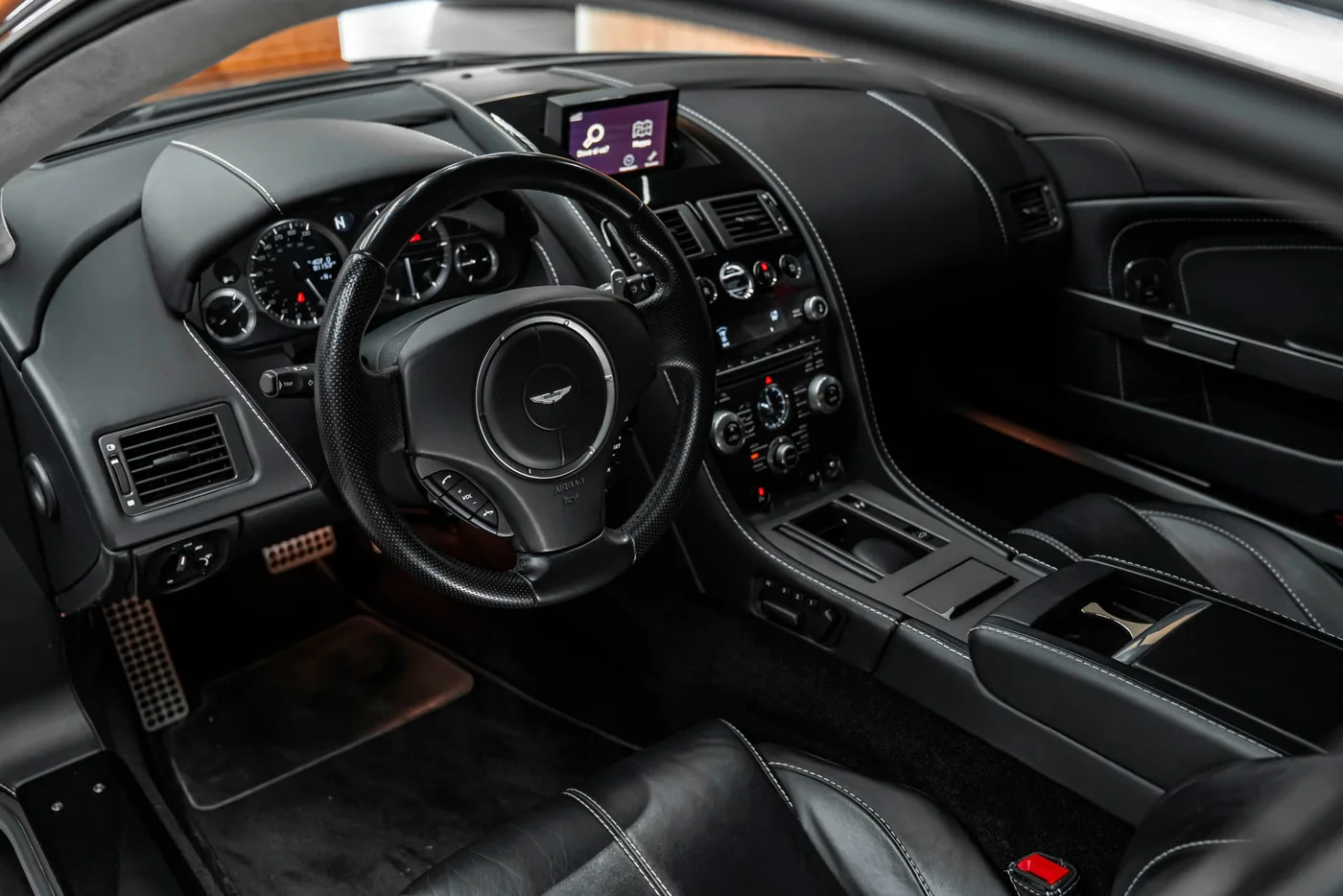 2012 Aston Martin V8 Vantage offered by a specialist dealer in Bratislava, Slovakia, photo 6 of 15