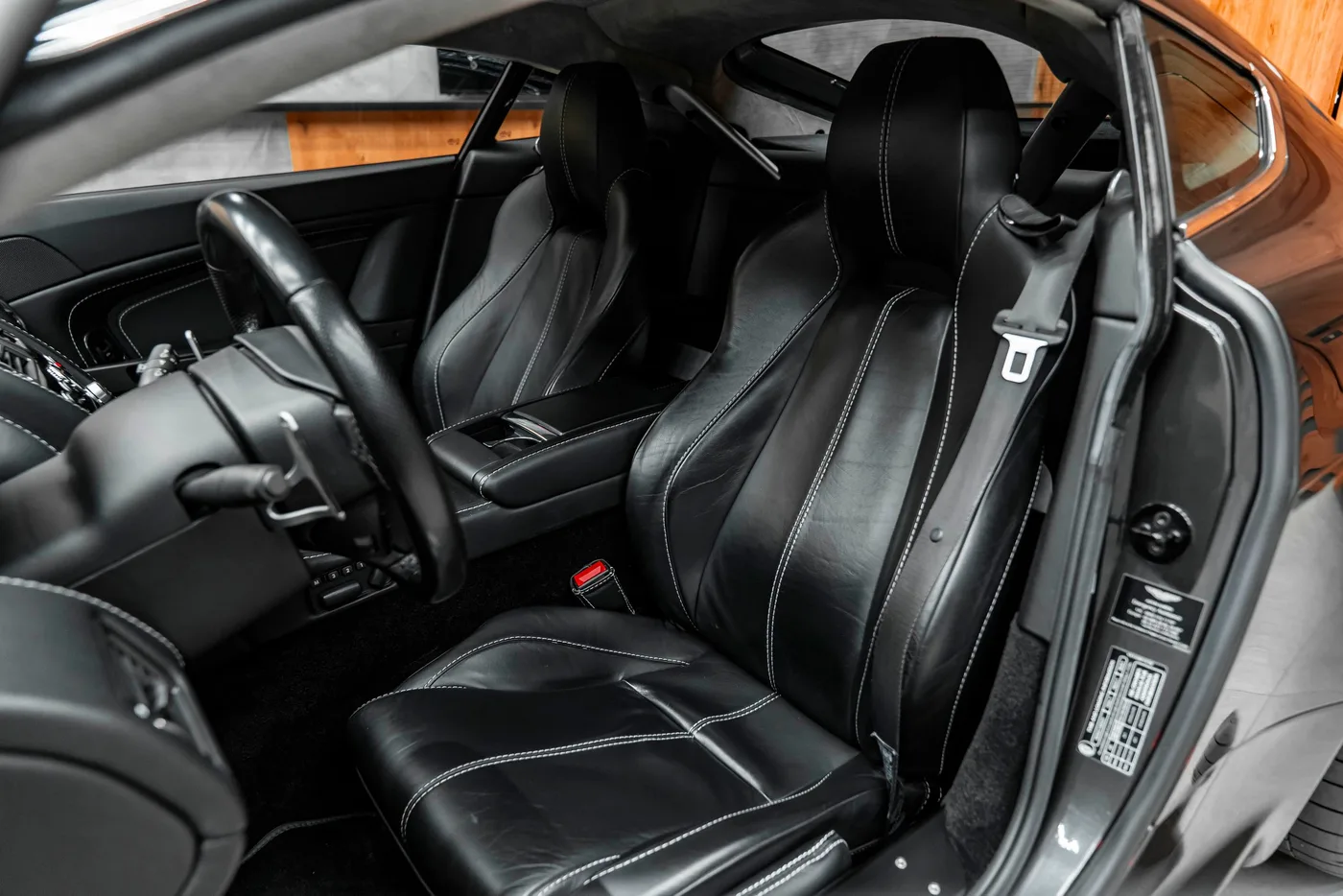 2012 Aston Martin V8 Vantage offered by a specialist dealer in Bratislava, Slovakia, photo 7 of 15