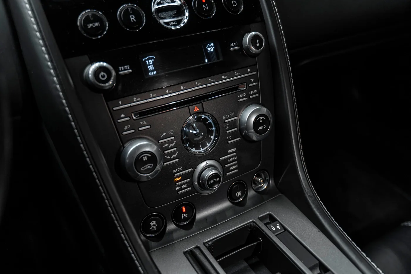2012 Aston Martin V8 Vantage offered by a specialist dealer in Bratislava, Slovakia, photo 11 of 15