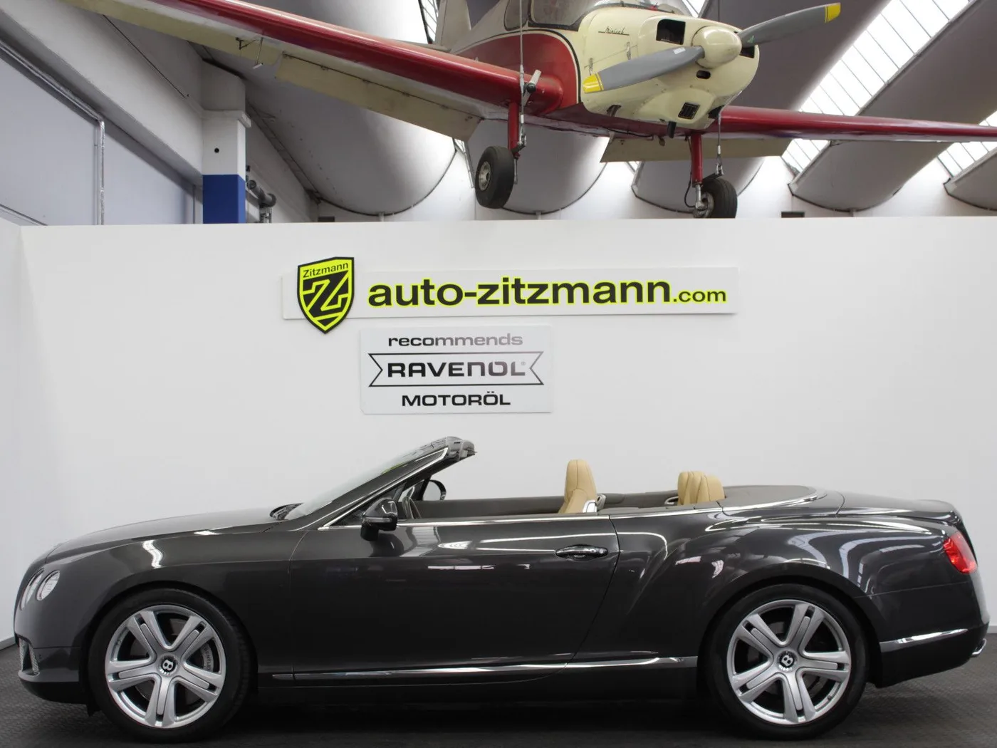 2012 Bentley Continental GTC W12 offered by a specialist dealer in Nuremberg, Germany, photo 10 of 15