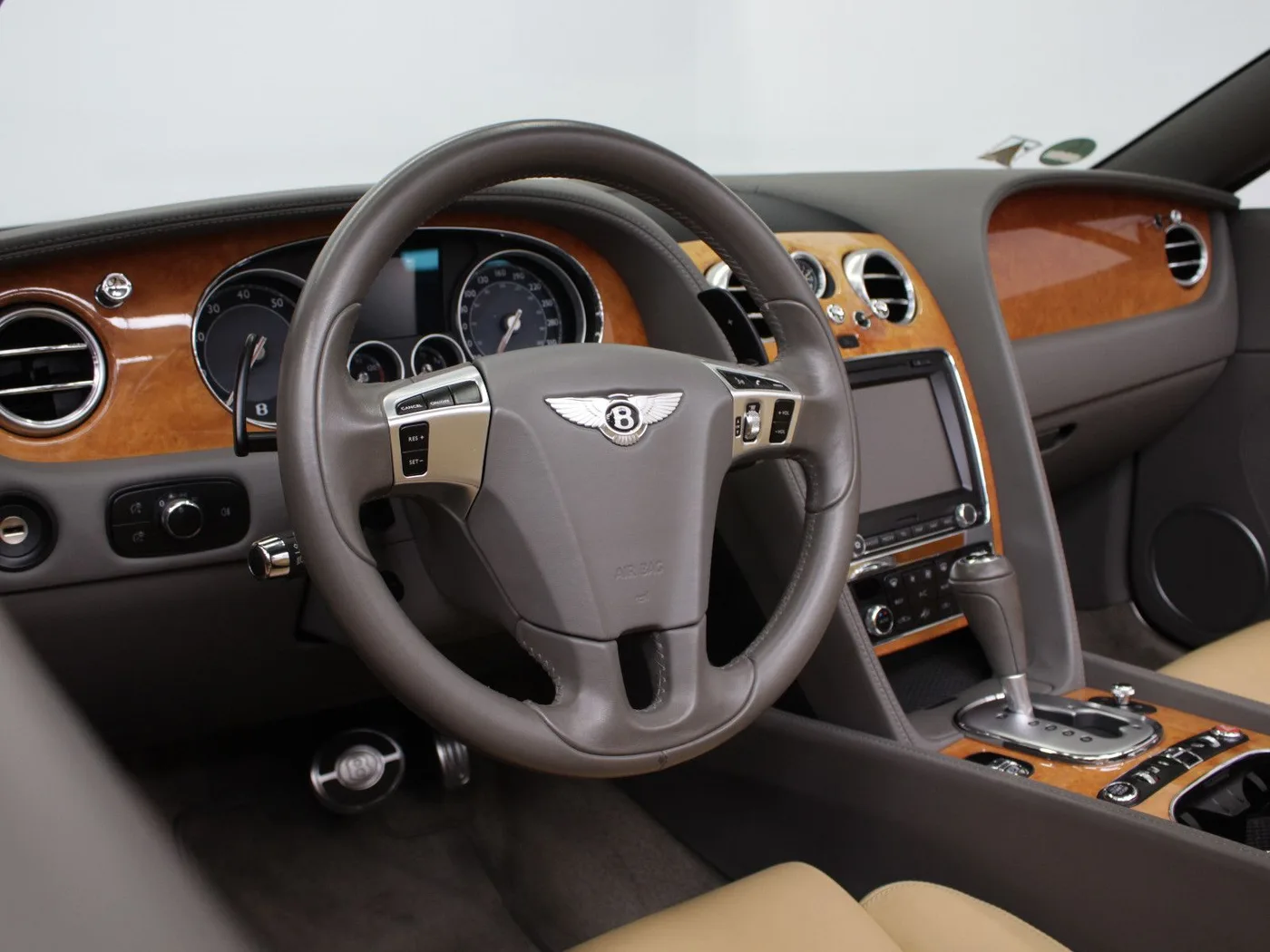 2012 Bentley Continental GTC W12 offered by a specialist dealer in Nuremberg, Germany, photo 15 of 15