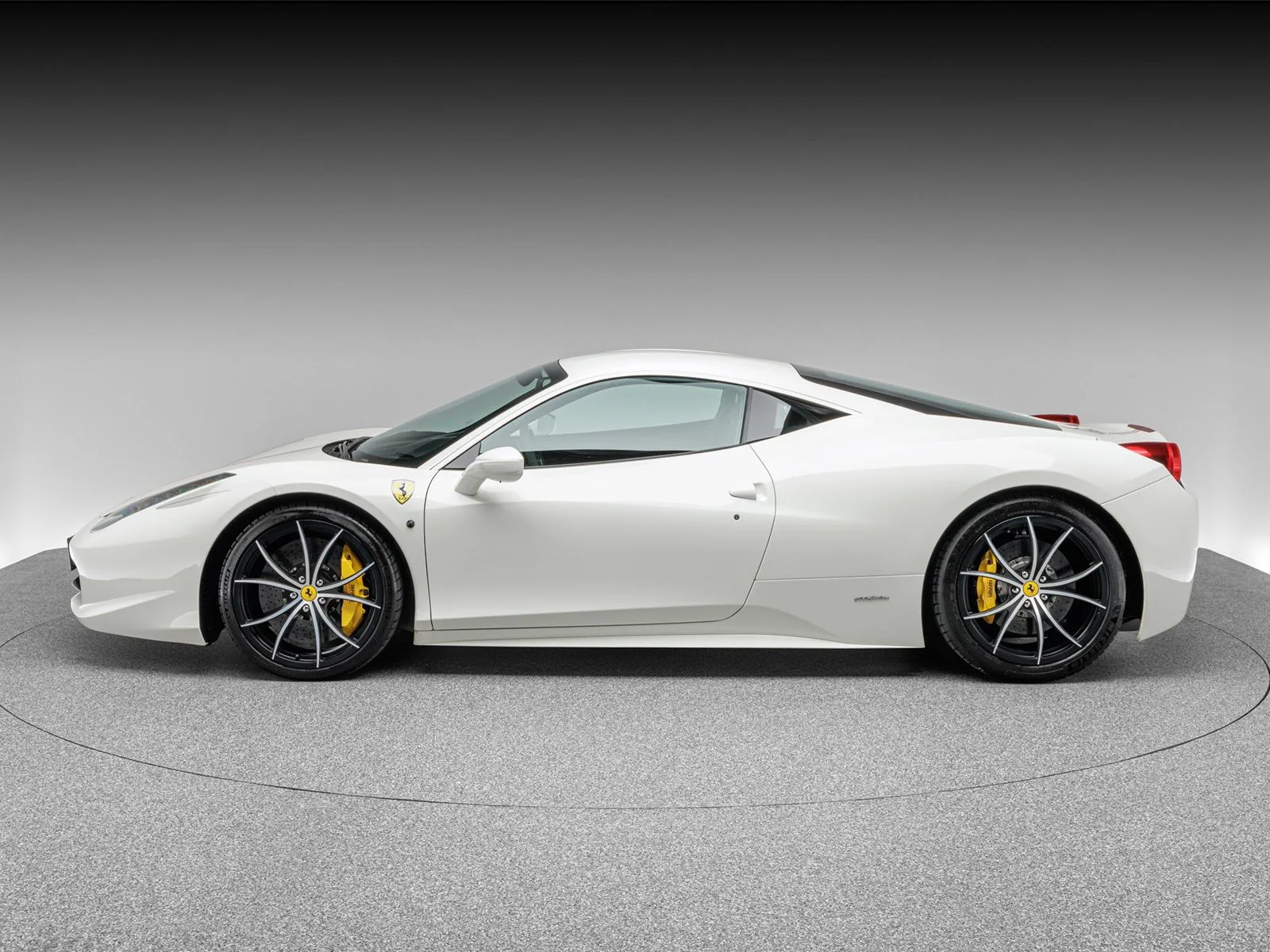 2012 Ferrari 458 Italia, 2/27
