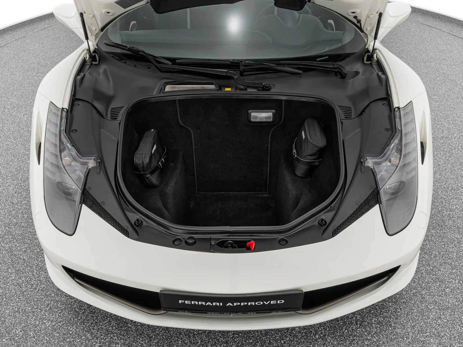 2012 Ferrari 458 Italia, 25/27