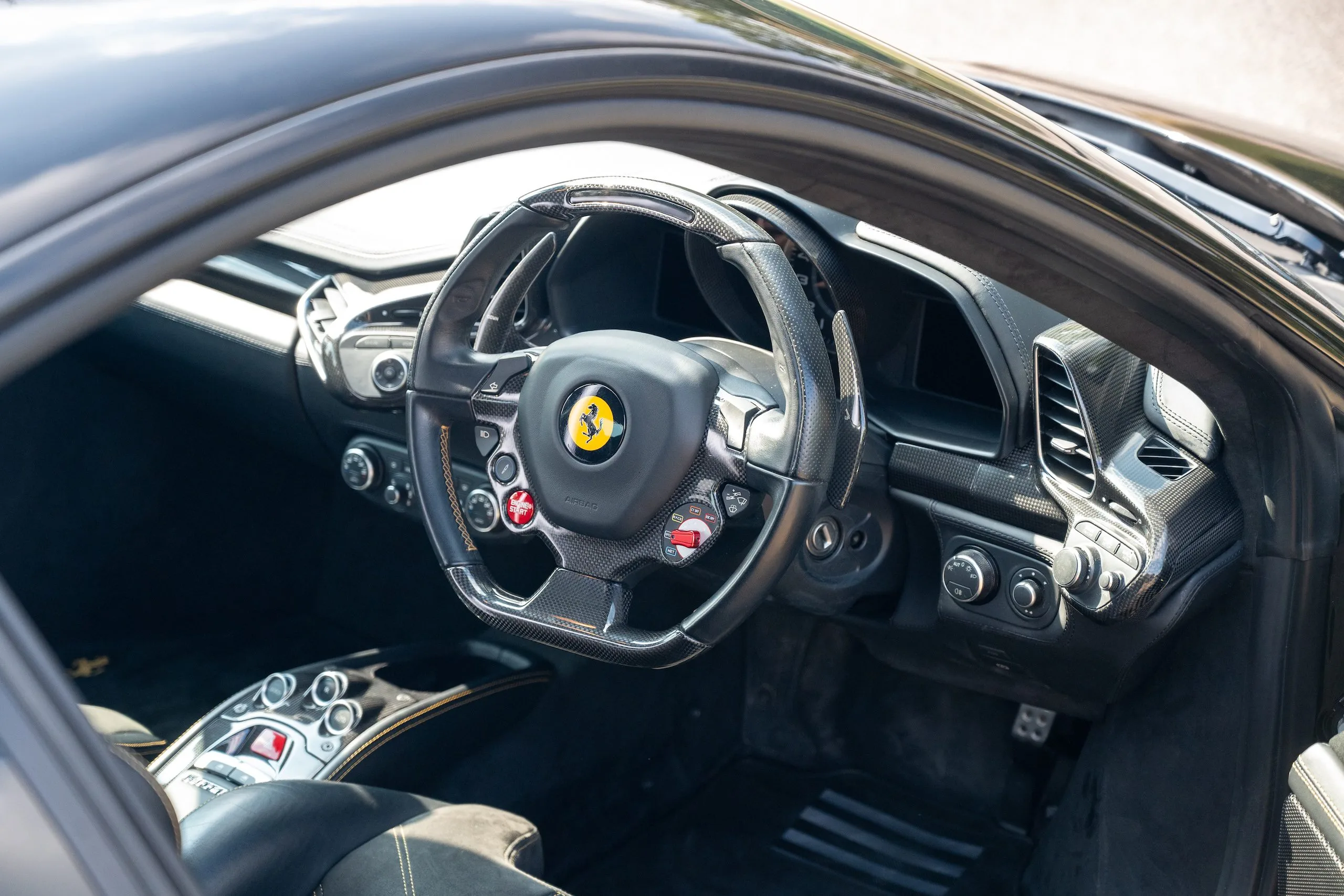 2012 Ferrari 458 Italia, 19/24