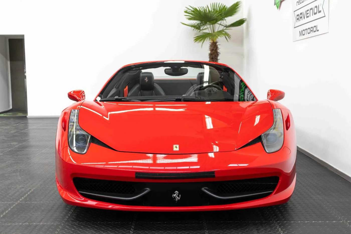 2012 Ferrari 458 Spider angeboten von einem Fachhändler in Nuremberg, Deutschland, Foto 8 von 15