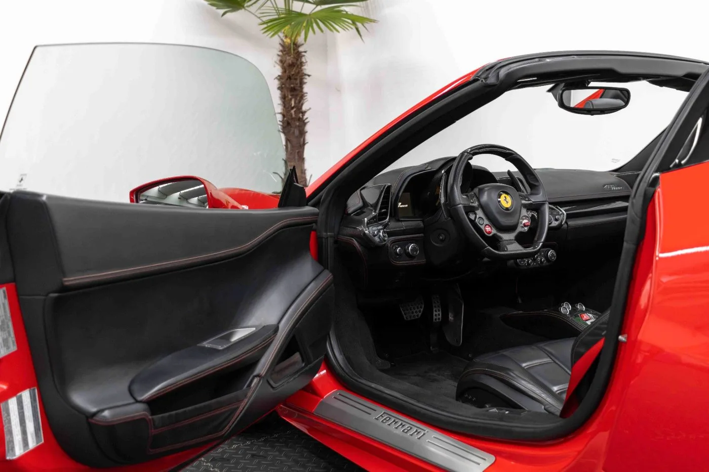 2012 Ferrari 458 Spider angeboten von einem Fachhändler in Nuremberg, Deutschland, Foto 10 von 15