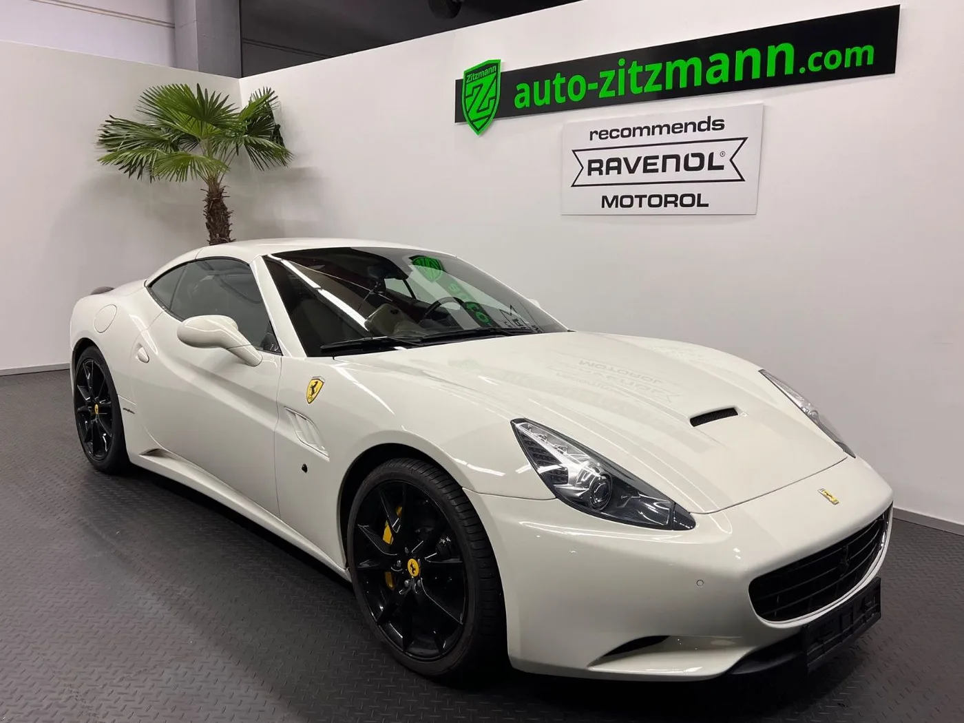 2012 Ferrari California offered by a specialist dealer in Nuremberg, Germany, photo 5 of 15