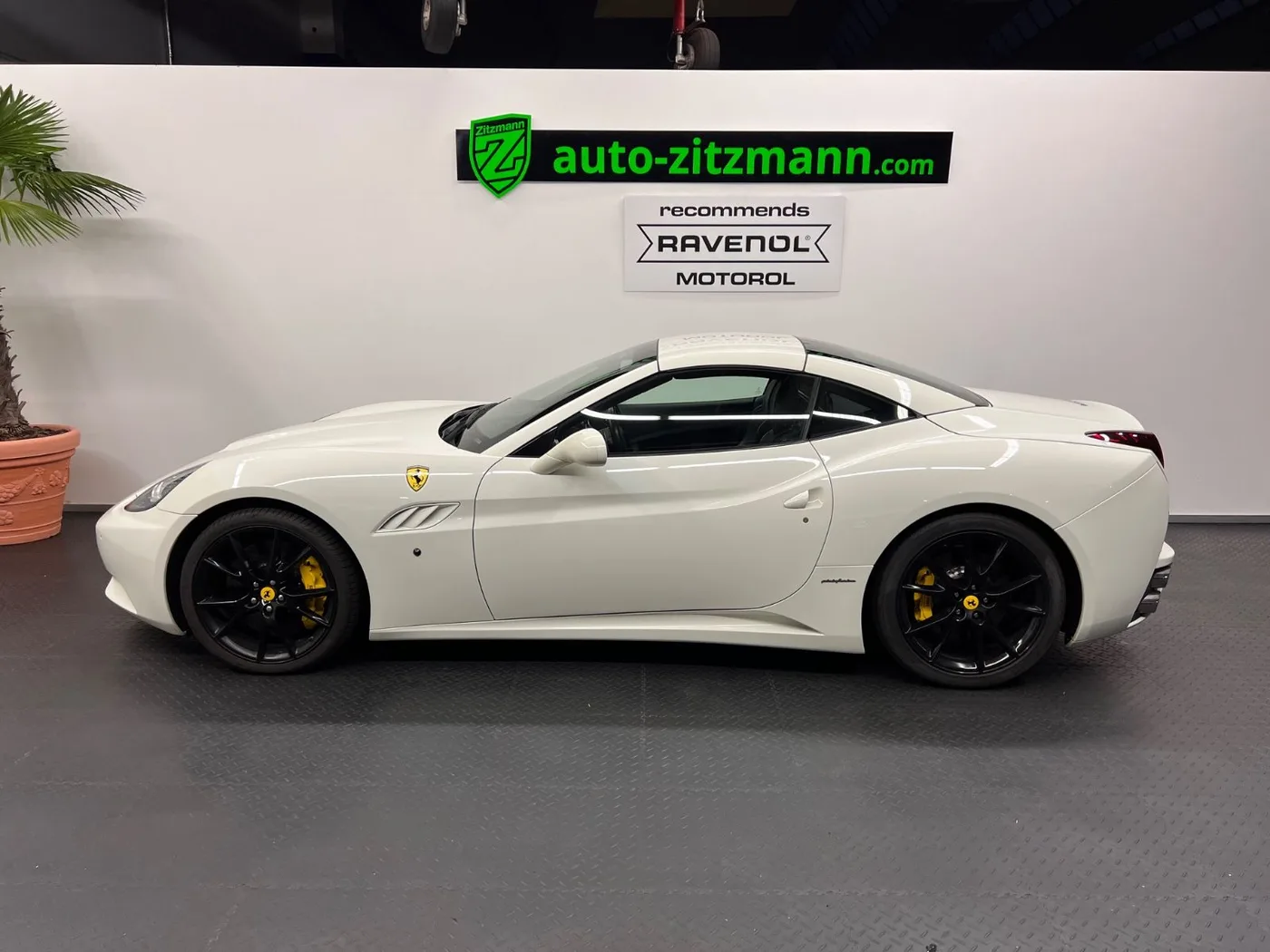 2012 Ferrari California offered by a specialist dealer in Nuremberg, Germany, photo 7 of 15