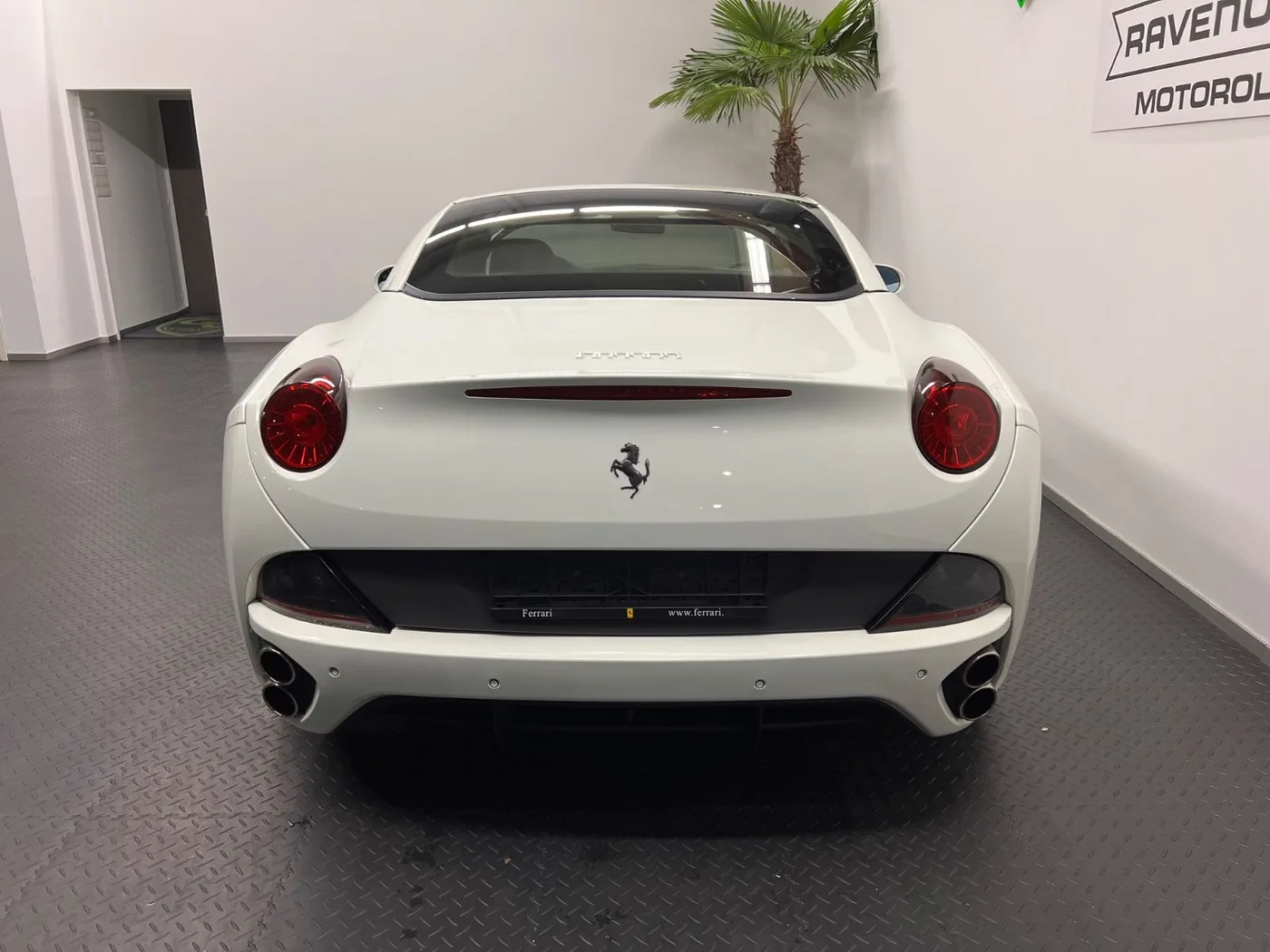 2012 Ferrari California offered by a specialist dealer in Nuremberg, Germany, photo 10 of 15