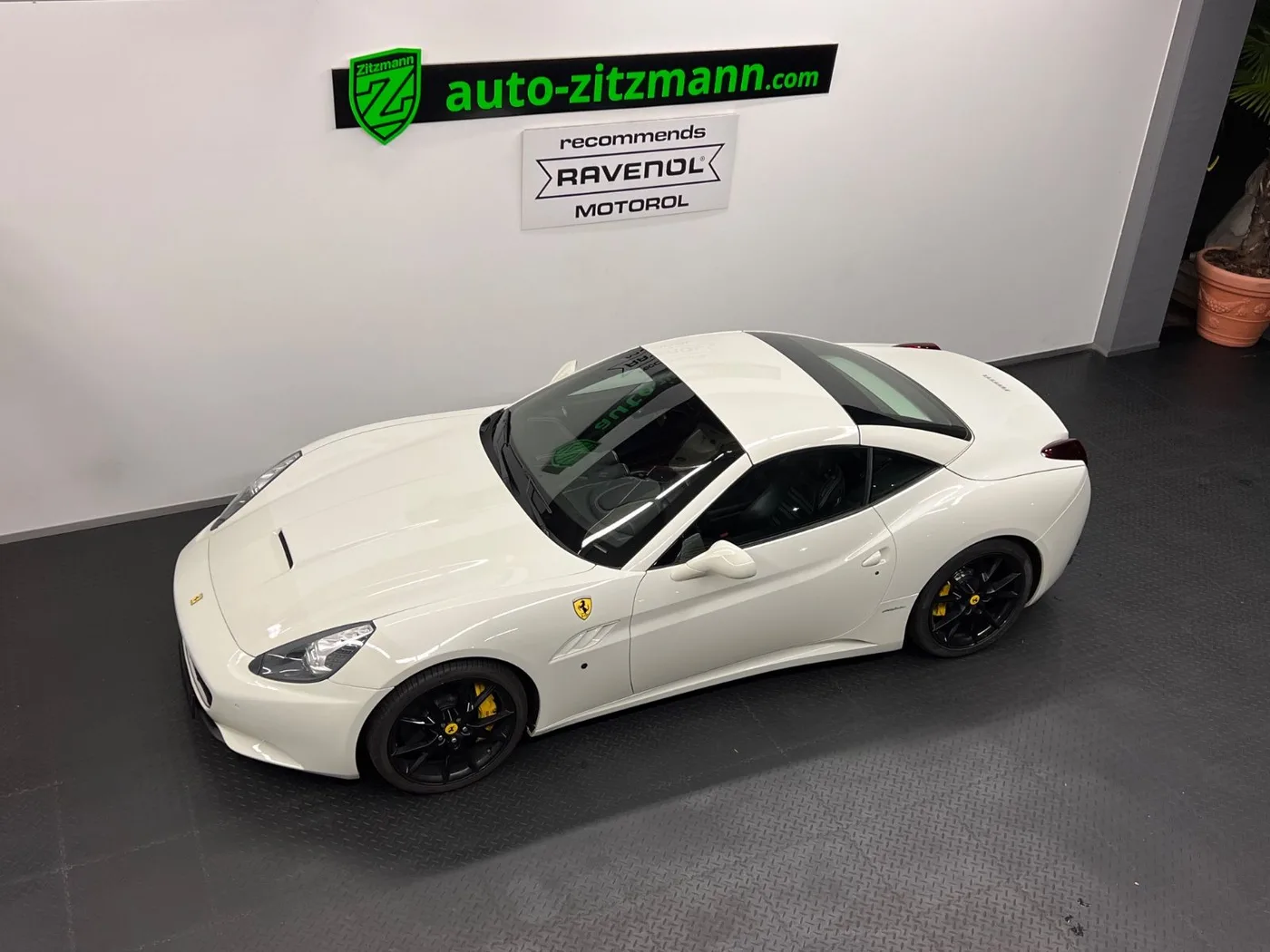 2012 Ferrari California offered by a specialist dealer in Nuremberg, Germany, photo 11 of 15