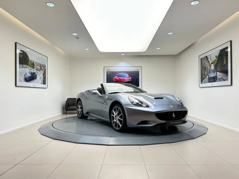 2012 Ferrari California proposée par un concessionnaire spécialisé à Biarritz, France, photo principale