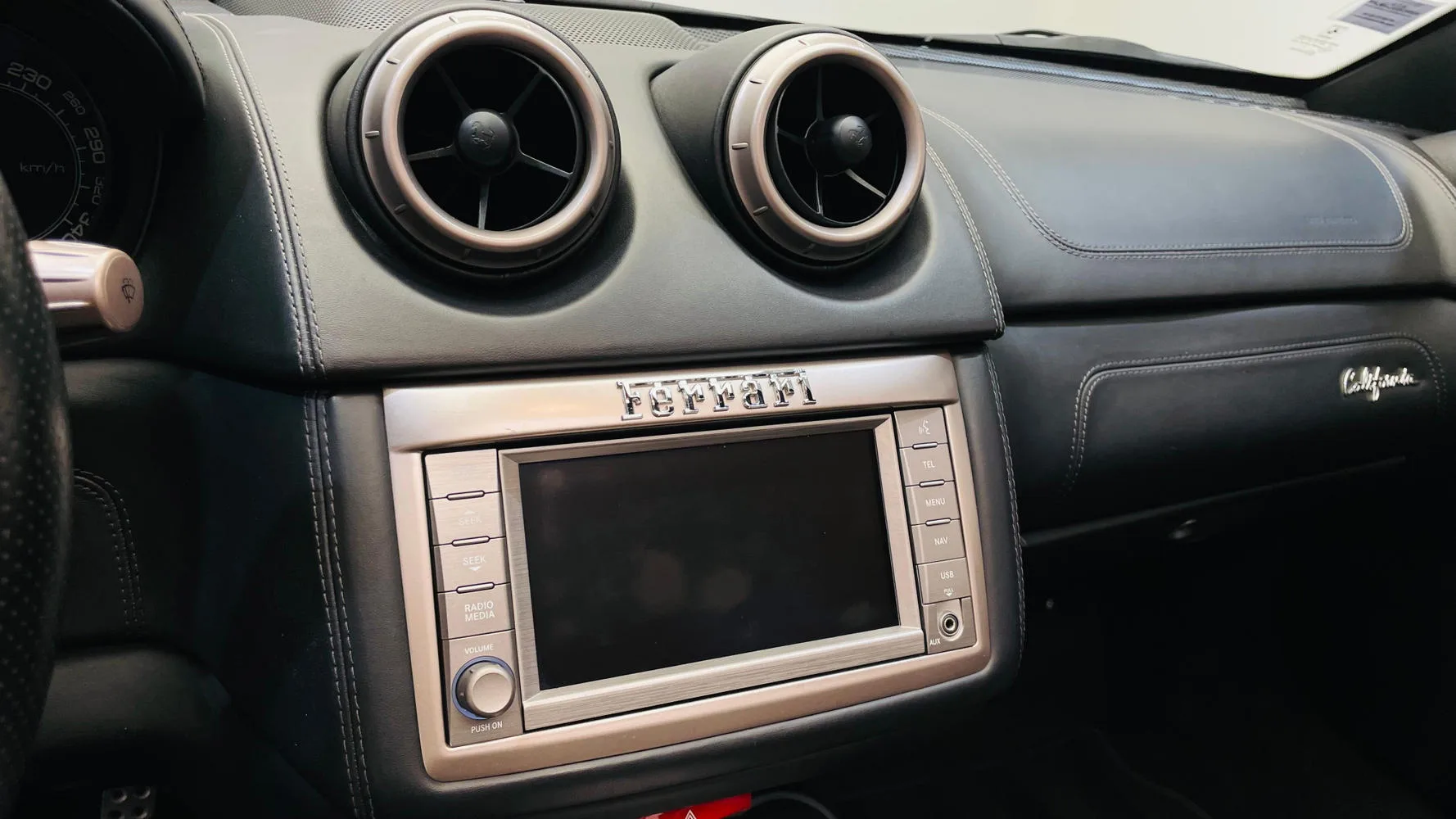 2012 Ferrari California, 22/23