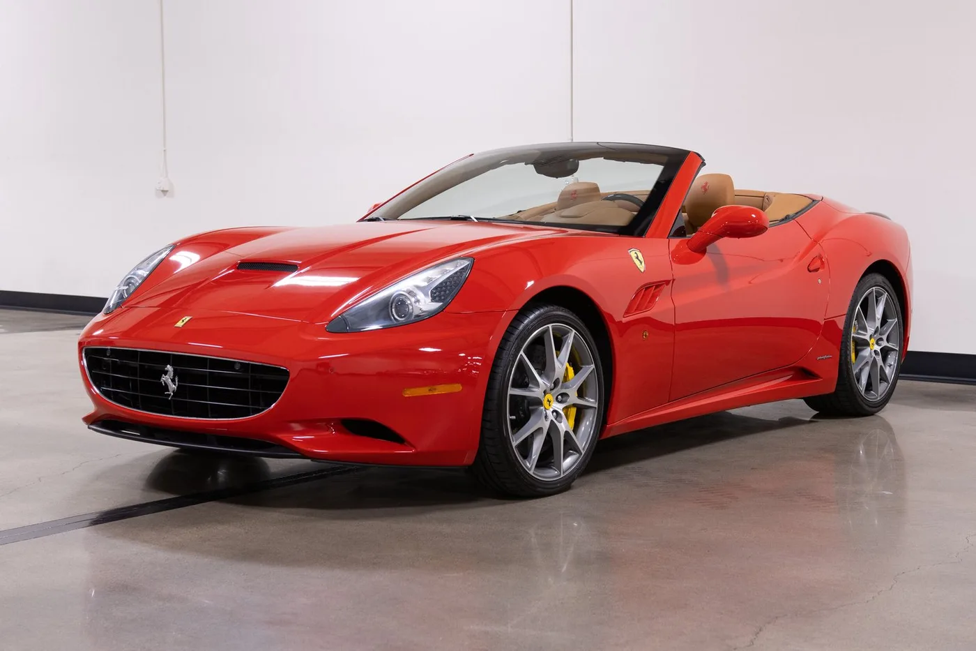 2012 Ferrari California verkauft von einem Fachhändler in Costa Mesa, Vereinigte Staaten, Foto 4 von 15