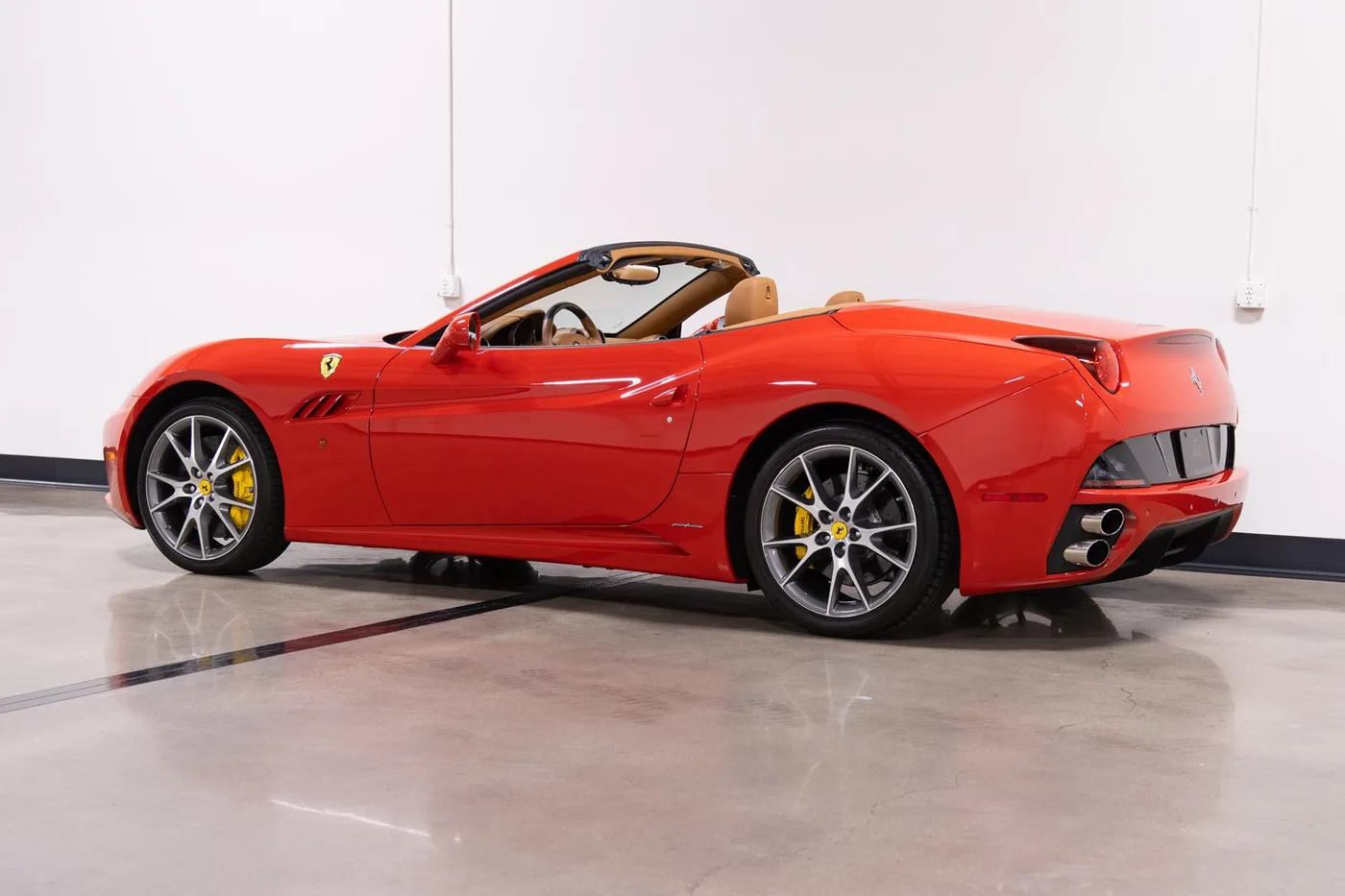 2012 Ferrari California verkauft von einem Fachhändler in Costa Mesa, Vereinigte Staaten, Foto 7 von 15