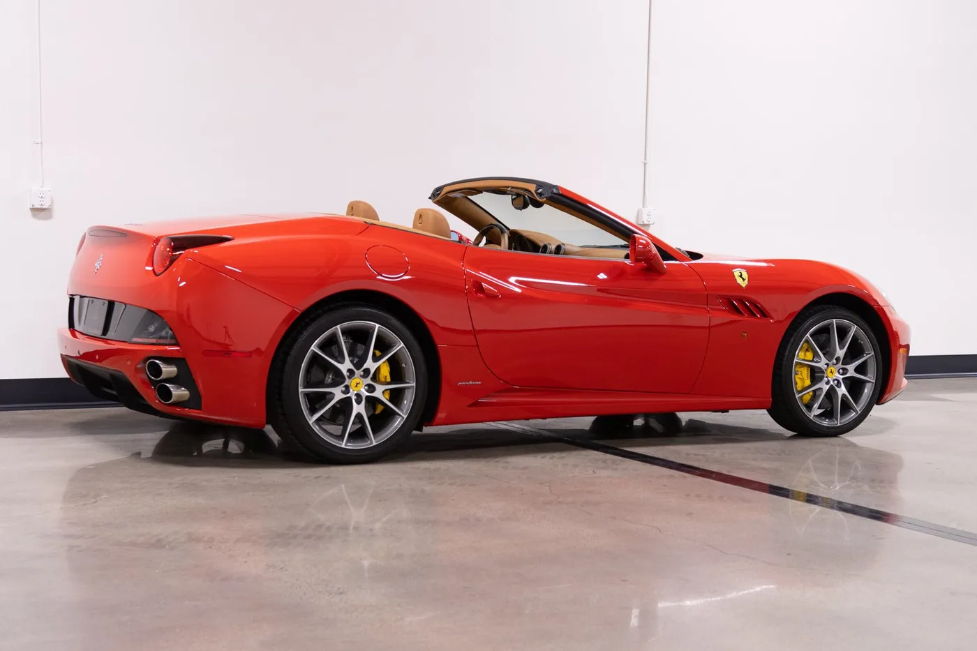 2012 Ferrari California verkauft von einem Fachhändler in Costa Mesa, Vereinigte Staaten, Foto 8 von 15