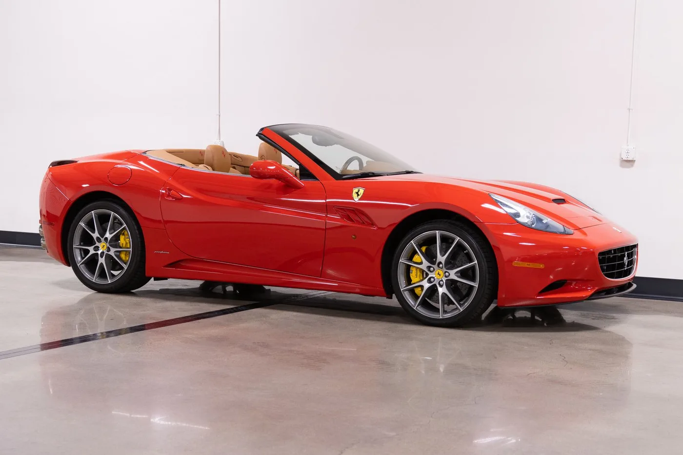 2012 Ferrari California verkauft von einem Fachhändler in Costa Mesa, Vereinigte Staaten, Foto 10 von 15