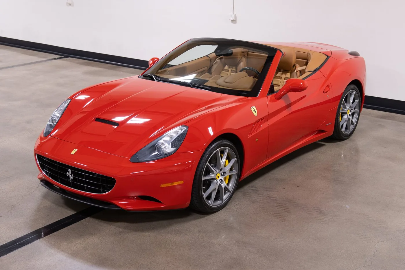 2012 Ferrari California verkauft von einem Fachhändler in Costa Mesa, Vereinigte Staaten, Foto 13 von 15