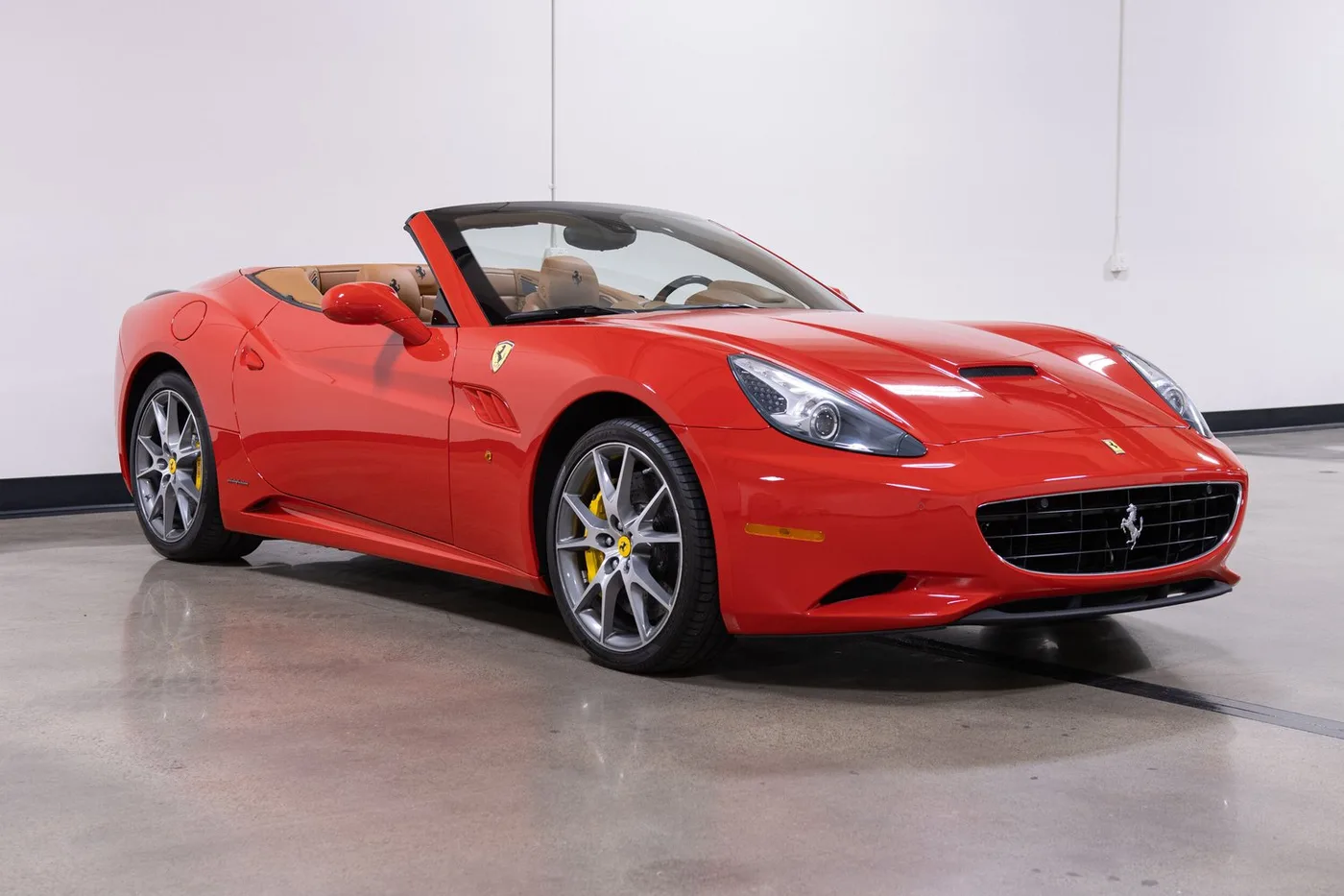 2012 Ferrari California sold by a specialist dealer in Costa Mesa, United States, photo 2 of 15